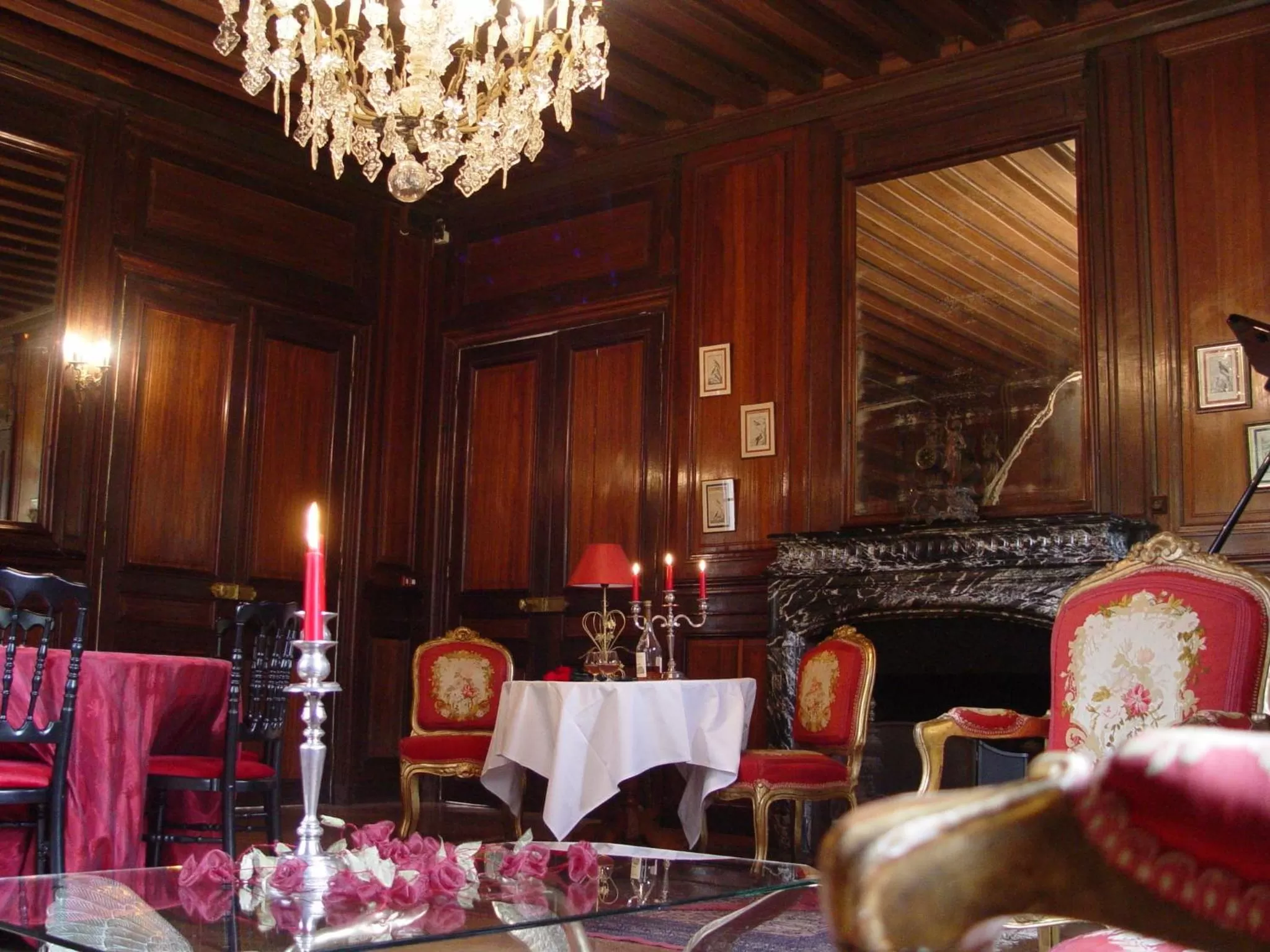 Dining area in Hostellerie Du Château Les Muids