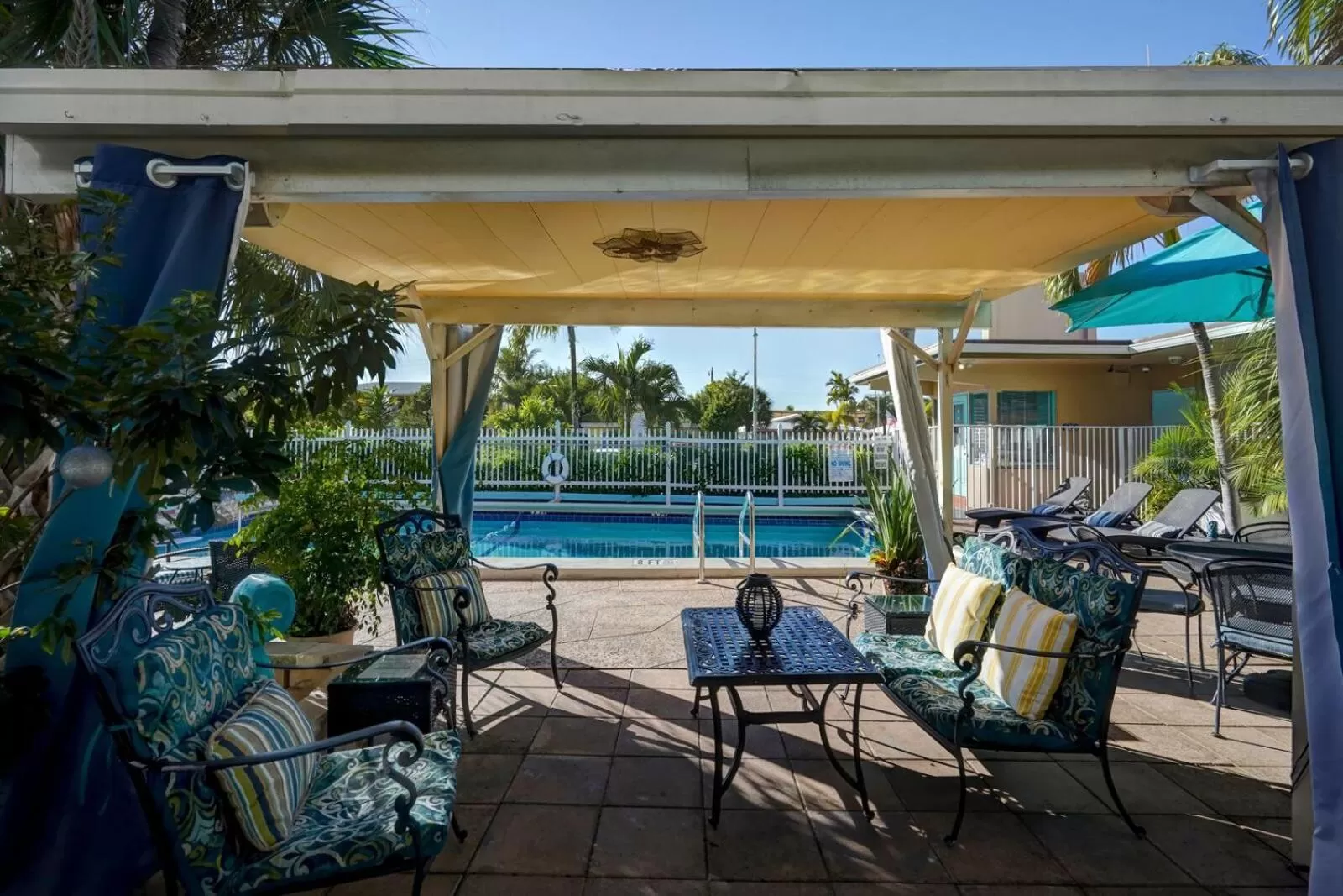 Property building, Swimming Pool in Castle by the Sea Motel