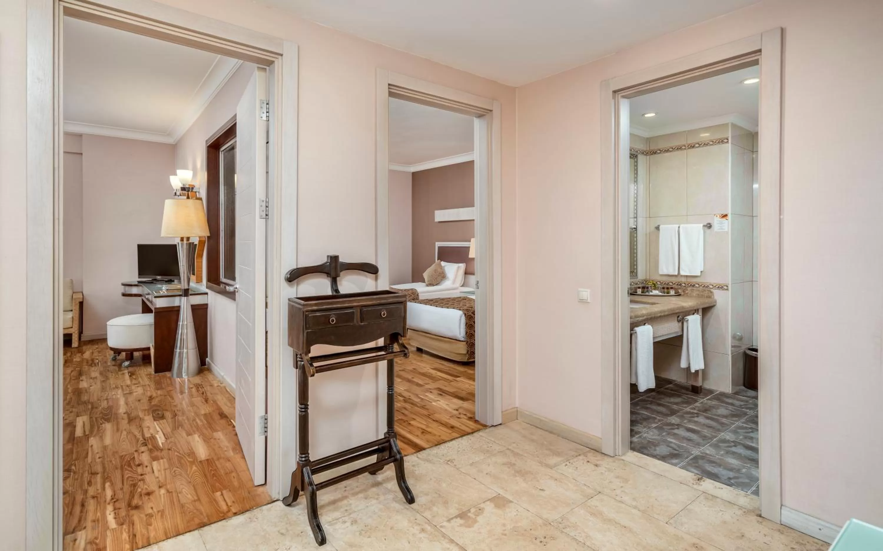 Bedroom, Bed in Mukarnas Spa & Resort Hotel