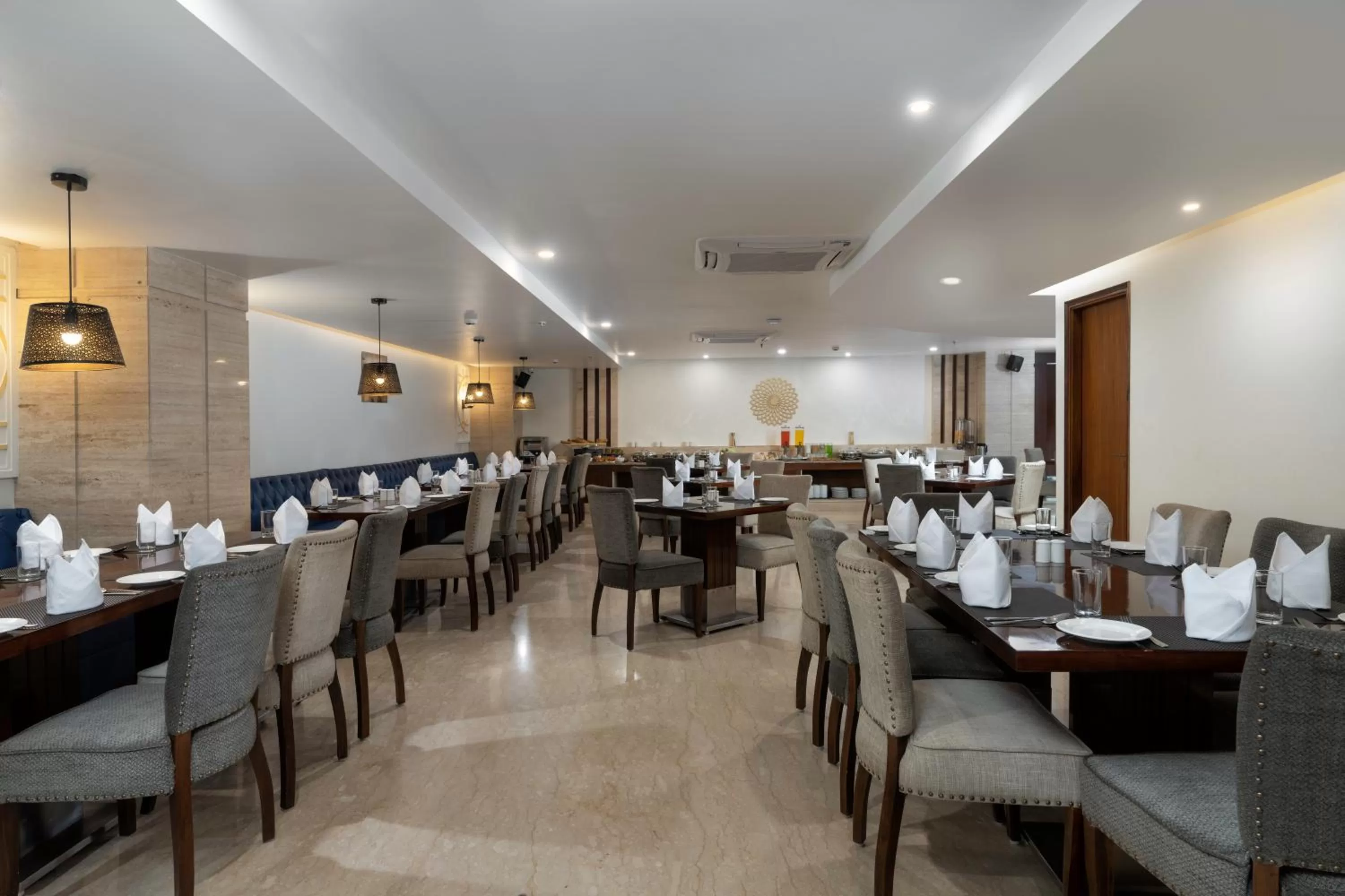 Restaurant/places to eat in Cygnett Inn Paras