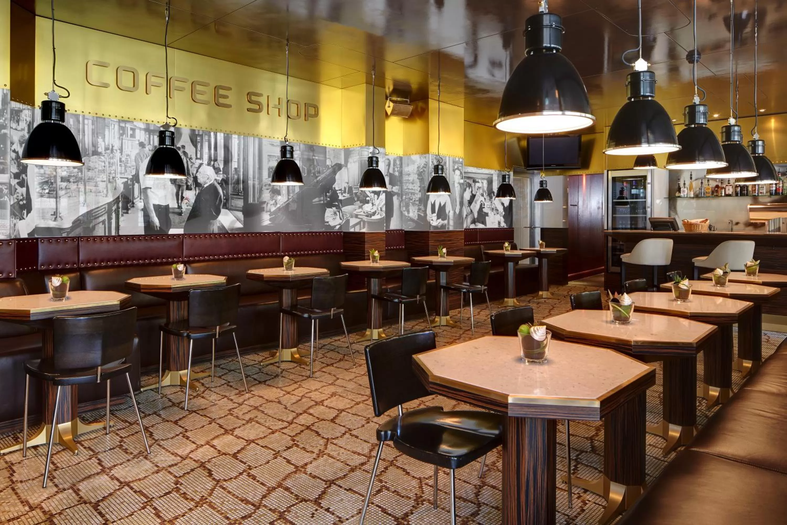 Restaurant/places to eat in Hotel Astoria