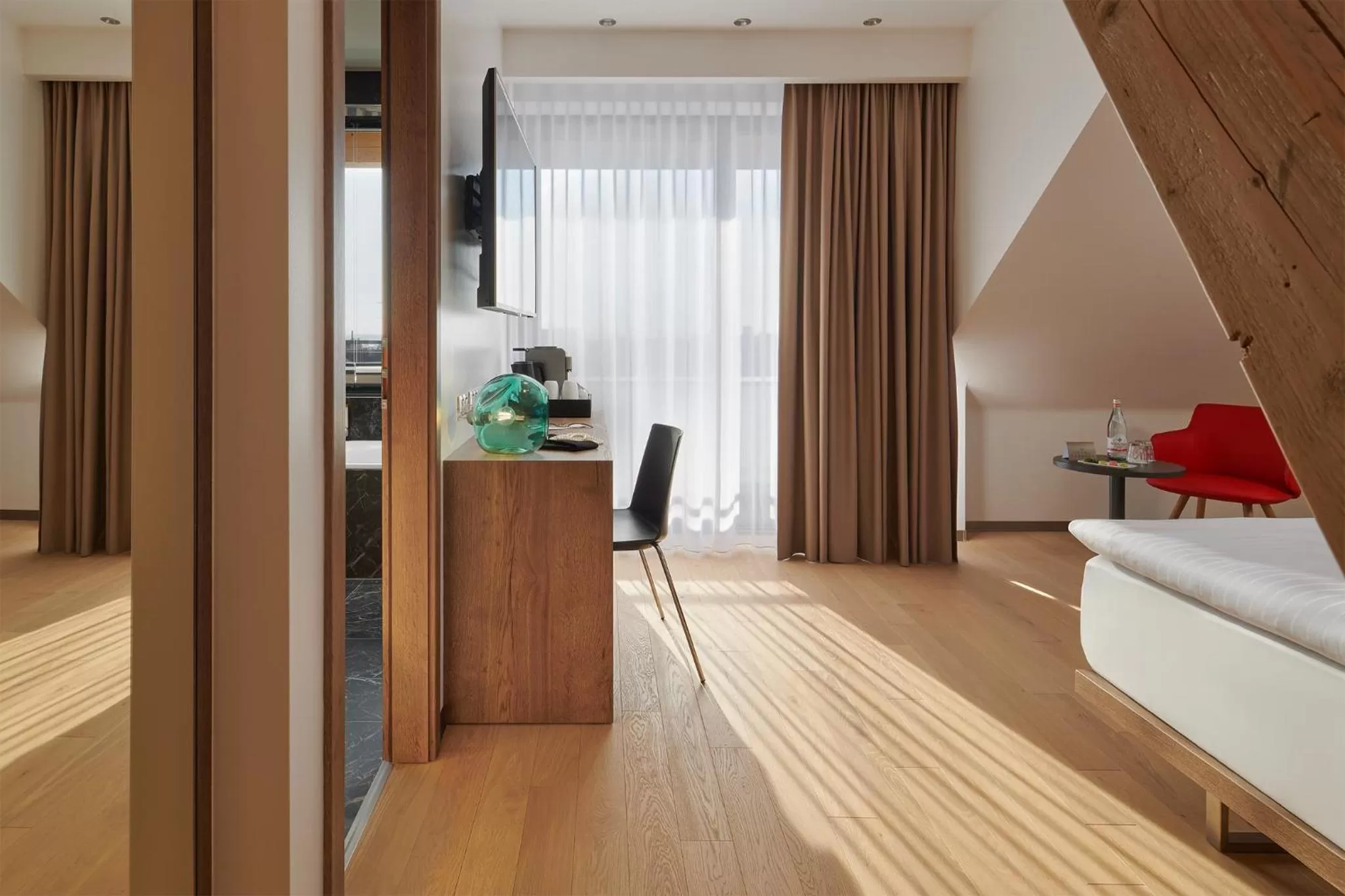 View (from property/room), Bed in Hotel Passage