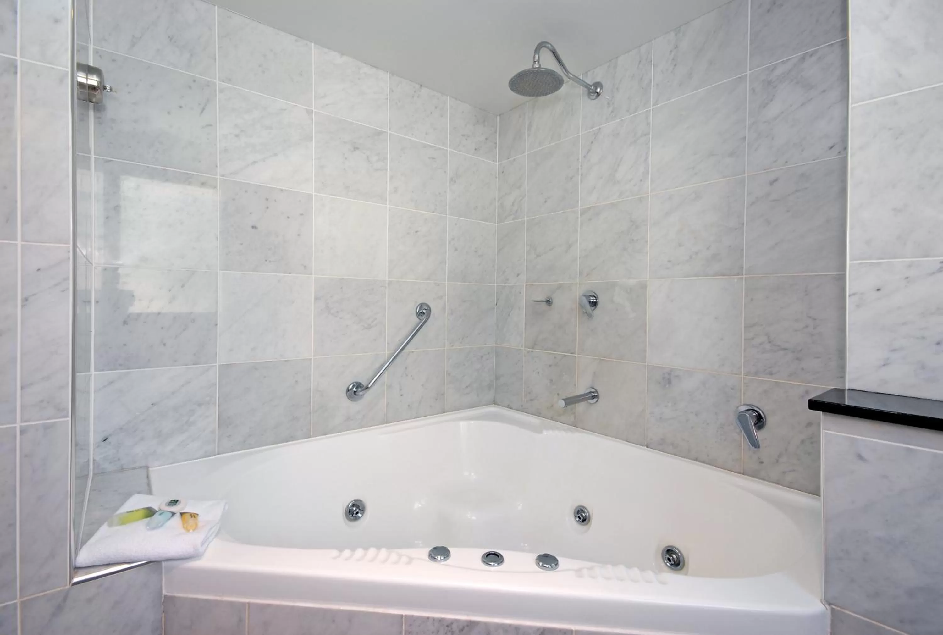 Bathroom in ibis Styles Port Macquarie