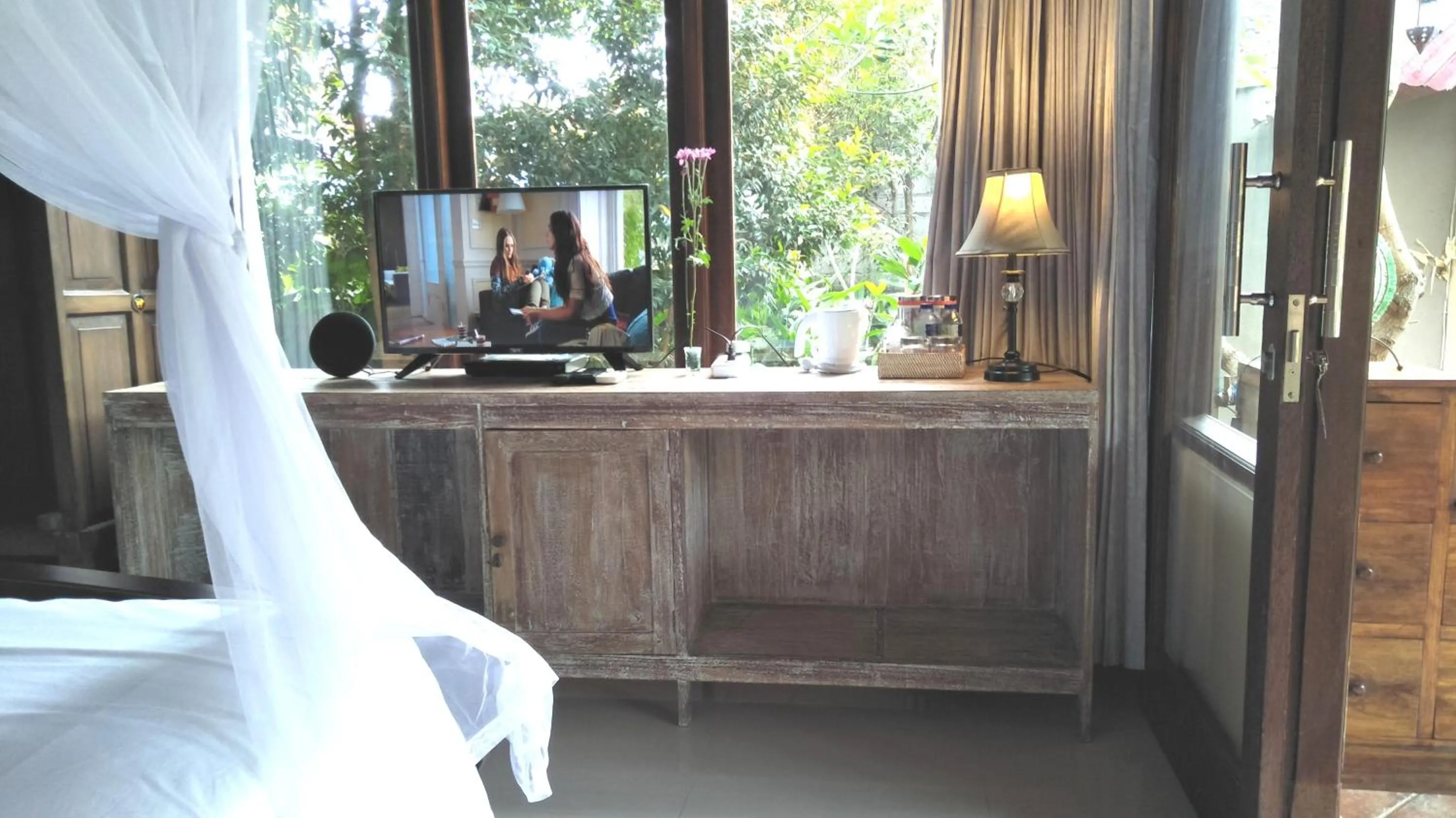 Drinks, Bed in Griya Sriwedari