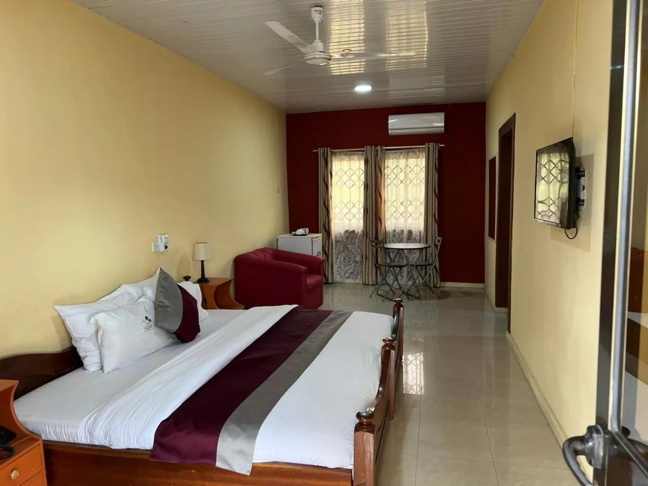 Photo of the whole room, Bed in Hans Cottage Botel