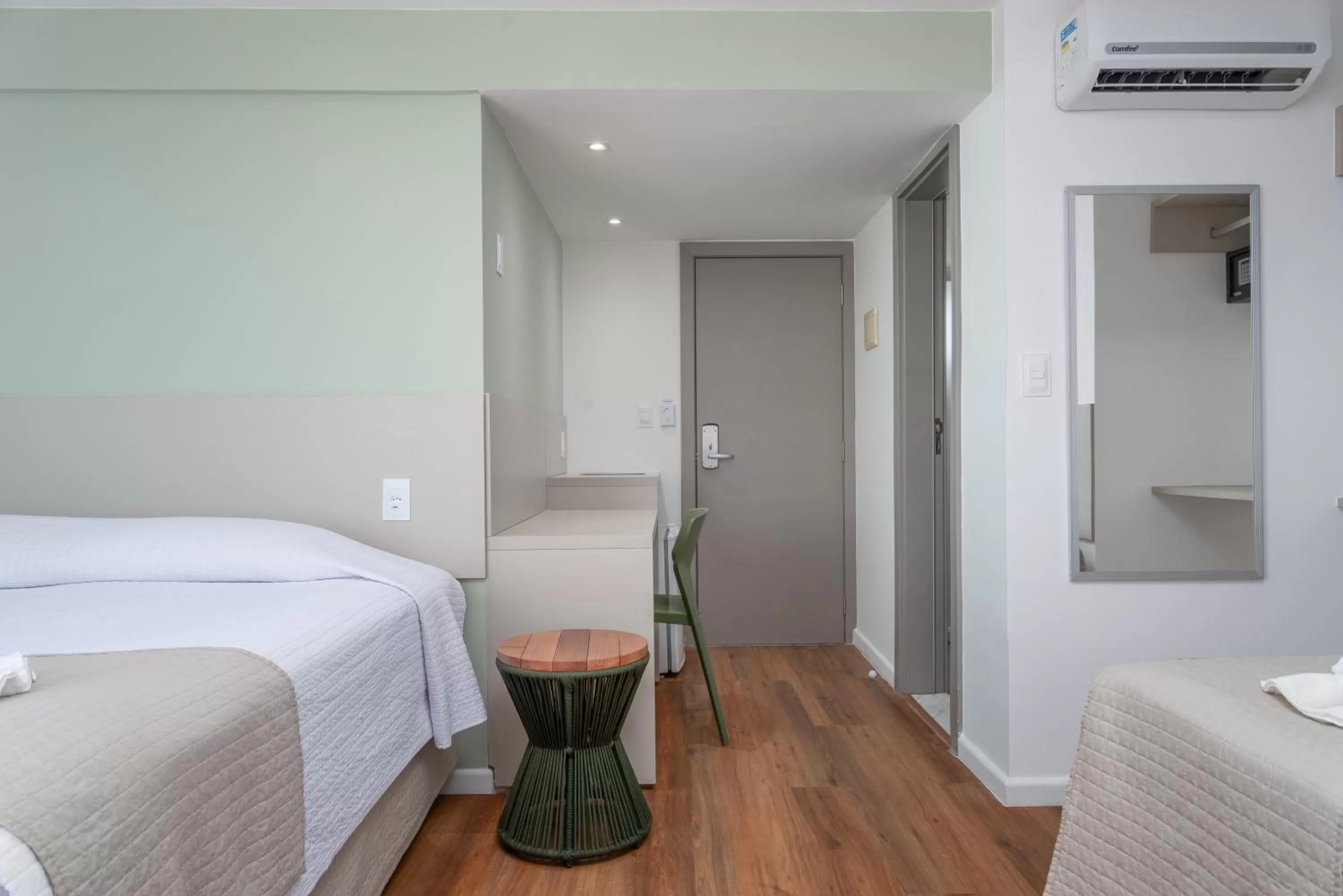 Photo of the whole room, Bed in Vistamar Hotel