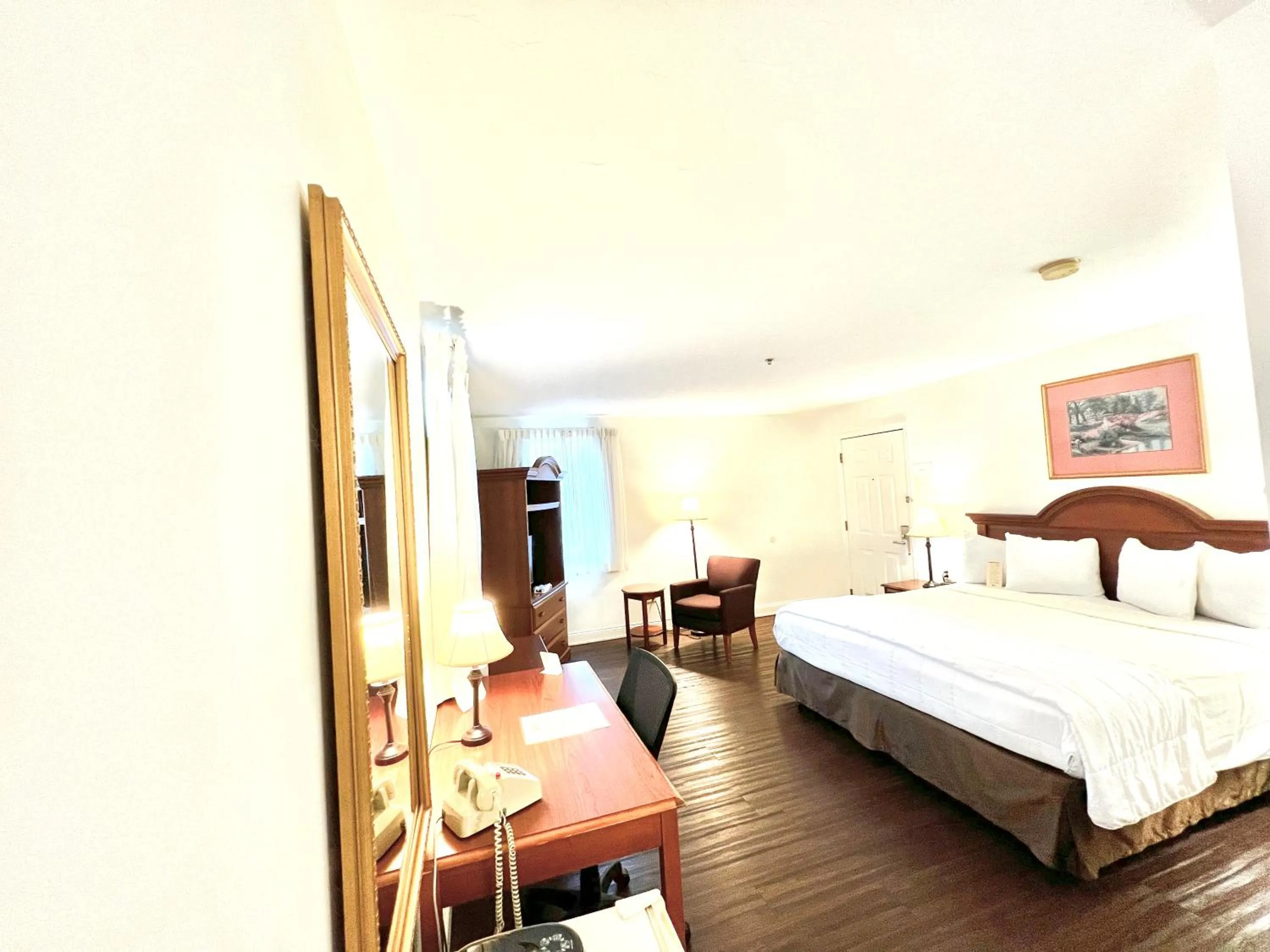 Photo of the whole room, Bed in Inn at Cemetery Hill