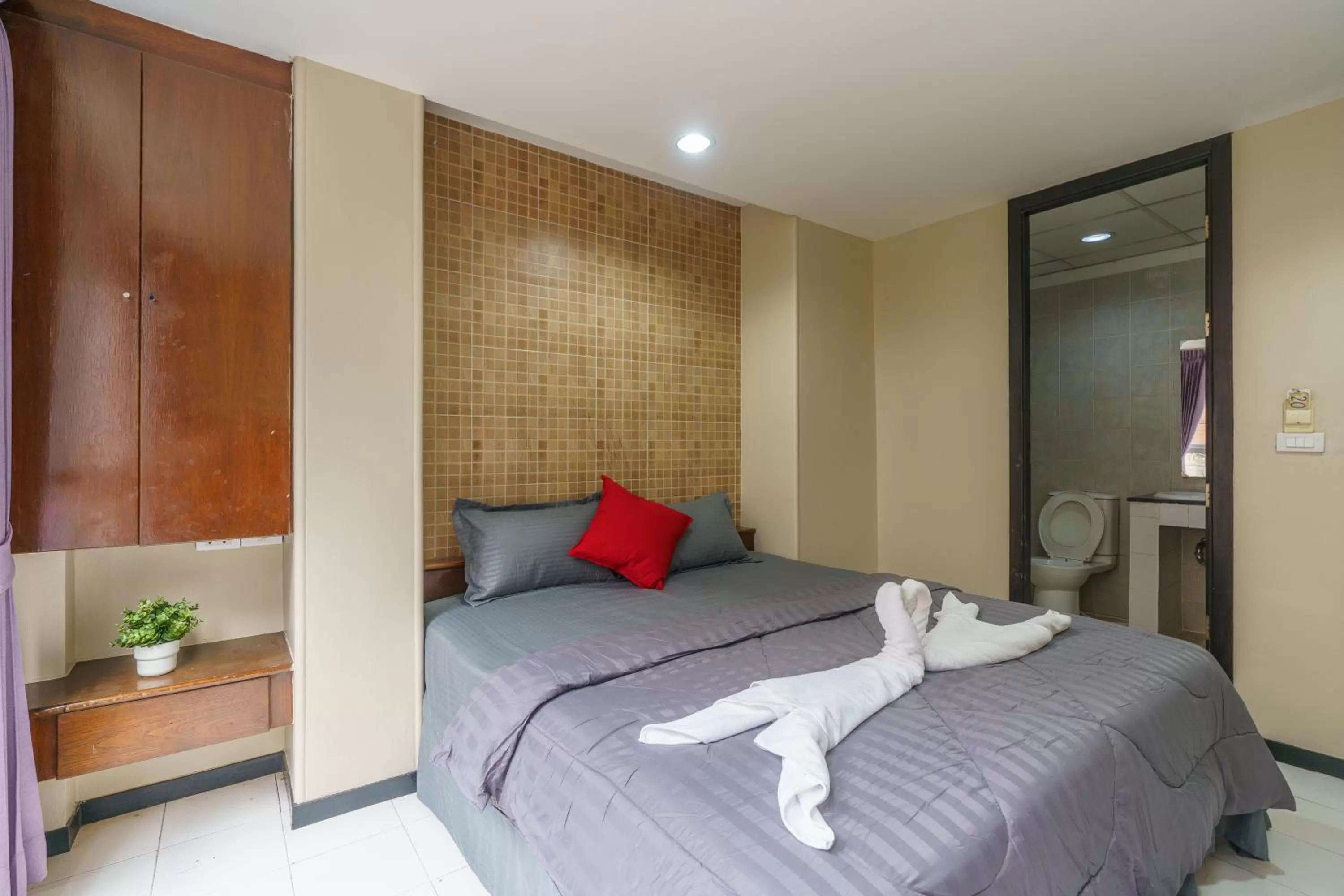 Photo of the whole room, Bed in CheQinn Bed Sukhumvit 4 Nana Plaza