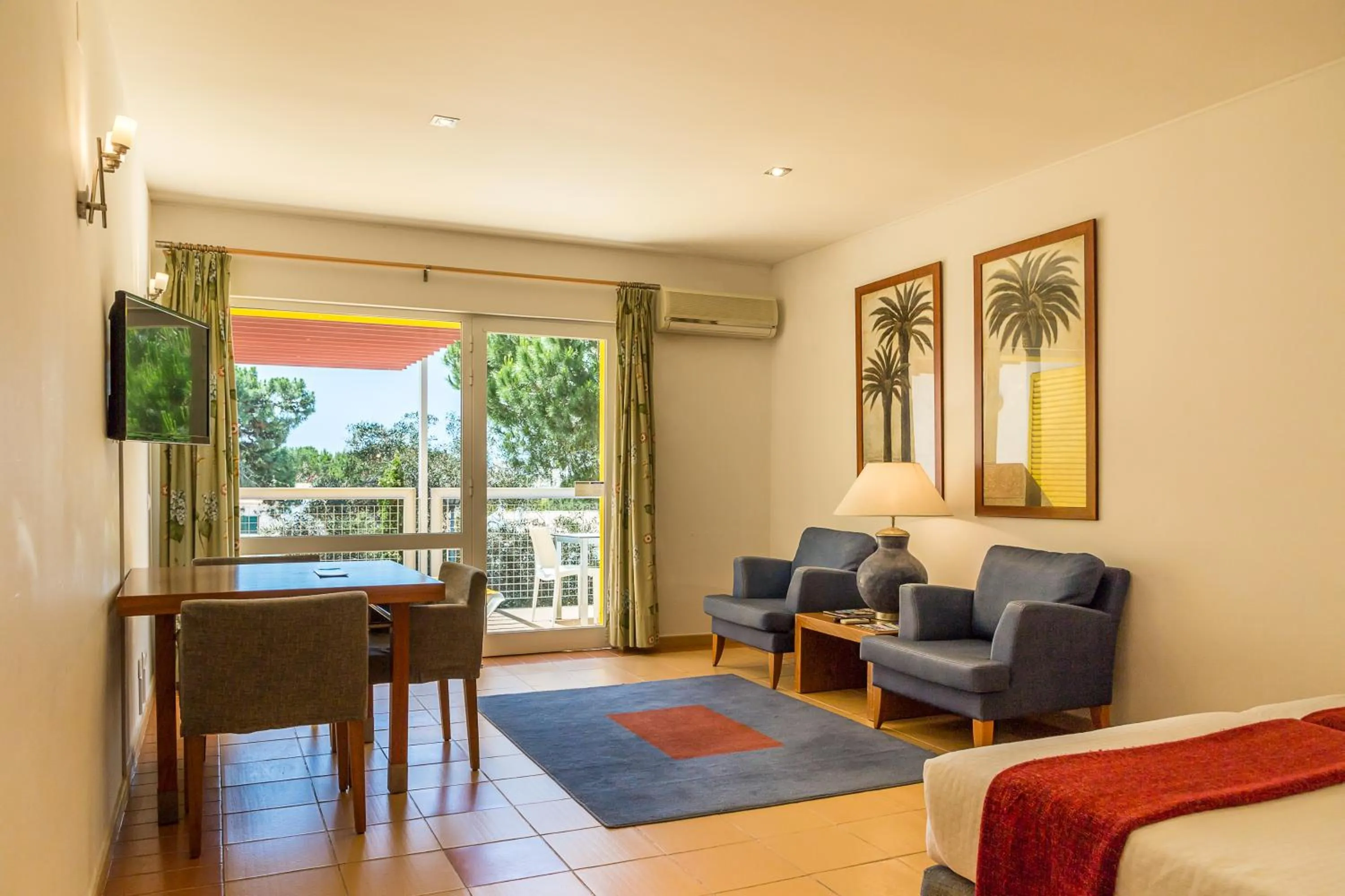 Studio Apartment with Pool View in Apartamentos Turisticos Pinhal Da Marina