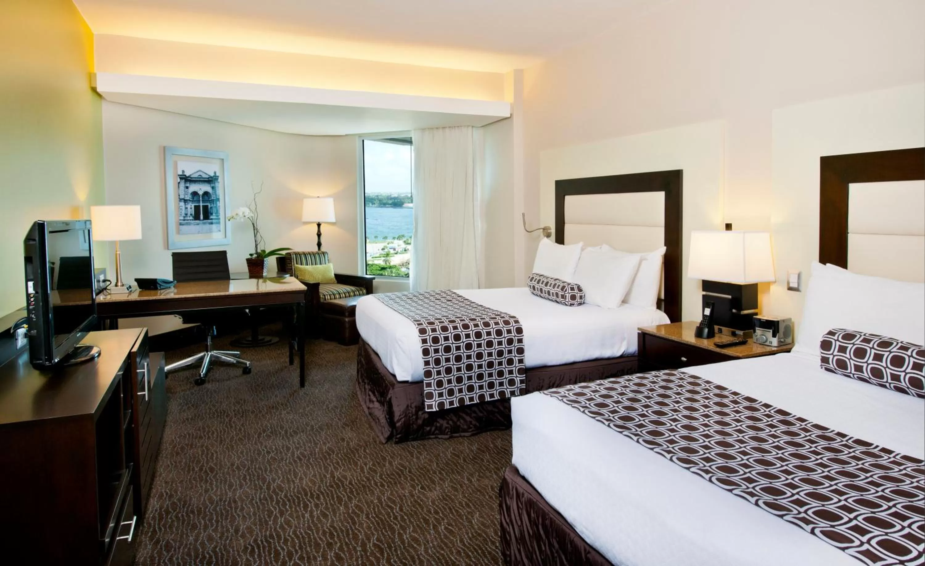 Photo of the whole room, Bed in Crowne Plaza Santo Domingo by IHG