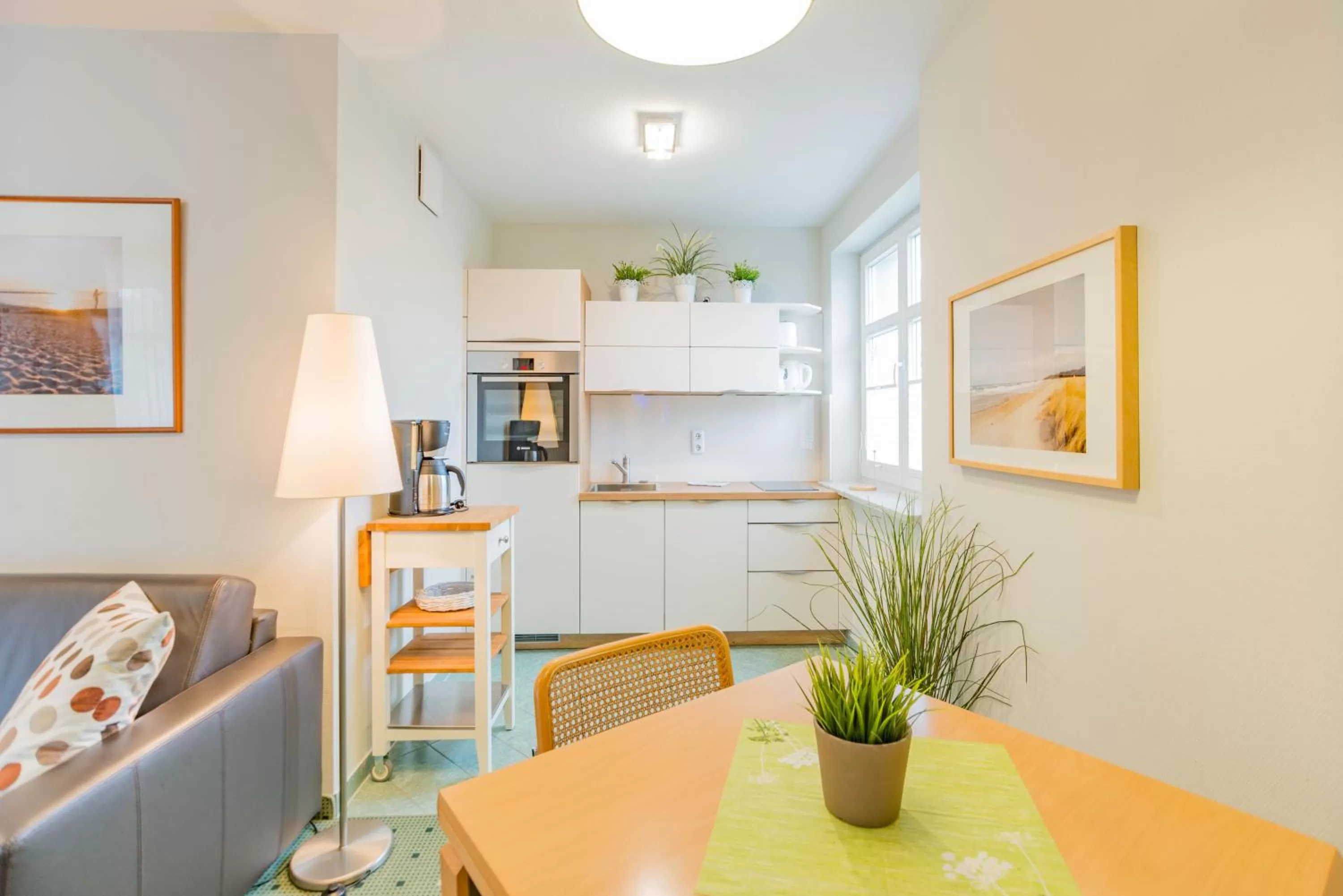 Photo of the whole room, Kitchen/Kitchenette in Am Weststrand Apartmenthaus Waldeck