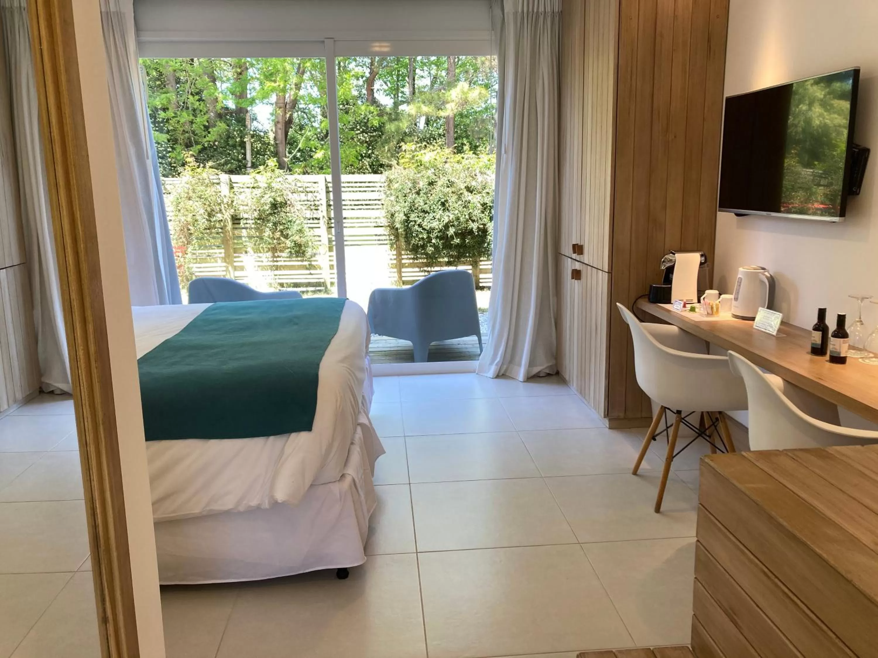 Photo of the whole room, Bed in Live Hotel Boutique (Adults only)