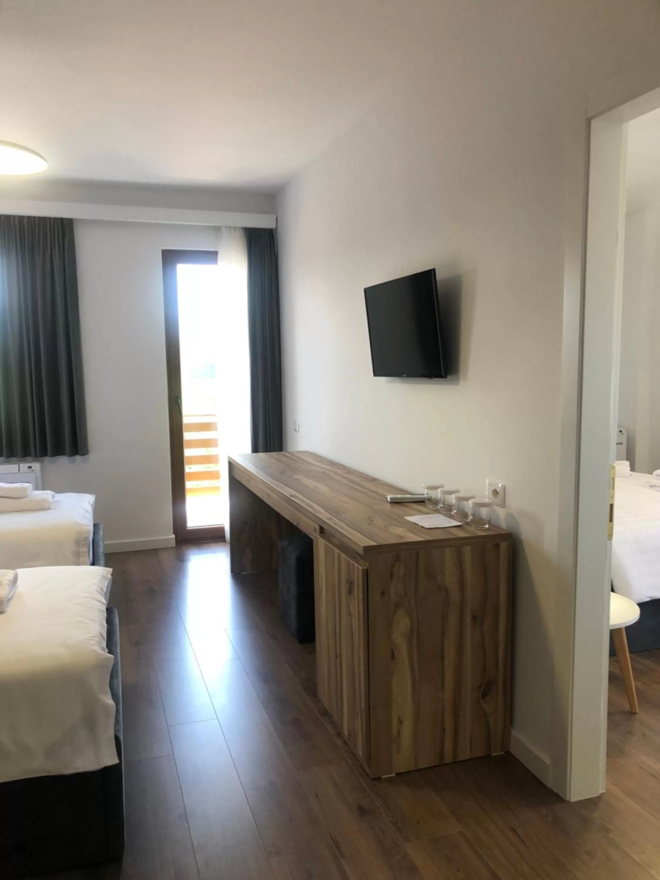 TV and multimedia, TV/Entertainment Center in Grand Hotel Pogradec