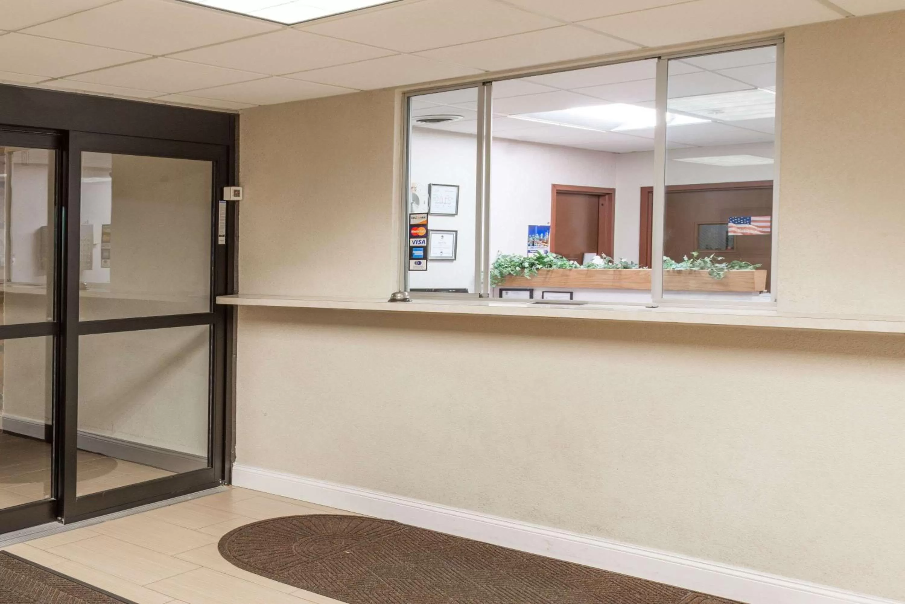 Lobby or reception in Super 8 by Wyndham St Charles