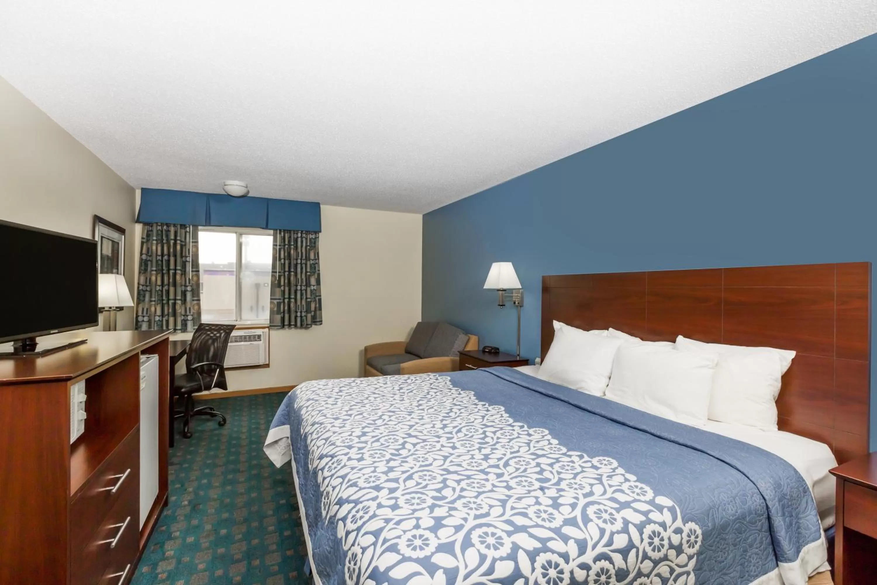 Photo of the whole room, Bed in Days Inn by Wyndham Sioux City