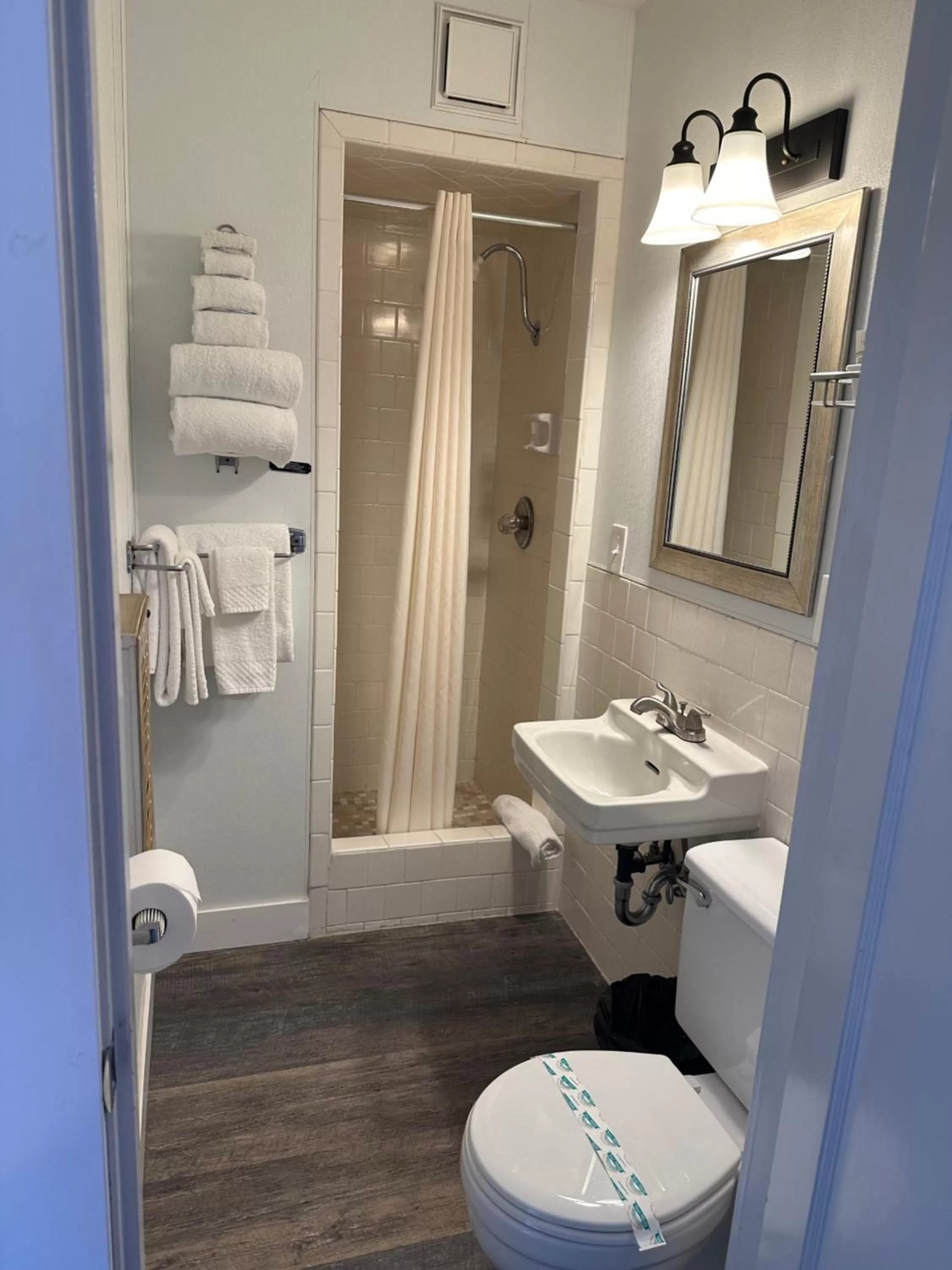 Bathroom in Myrtle Lane Inn