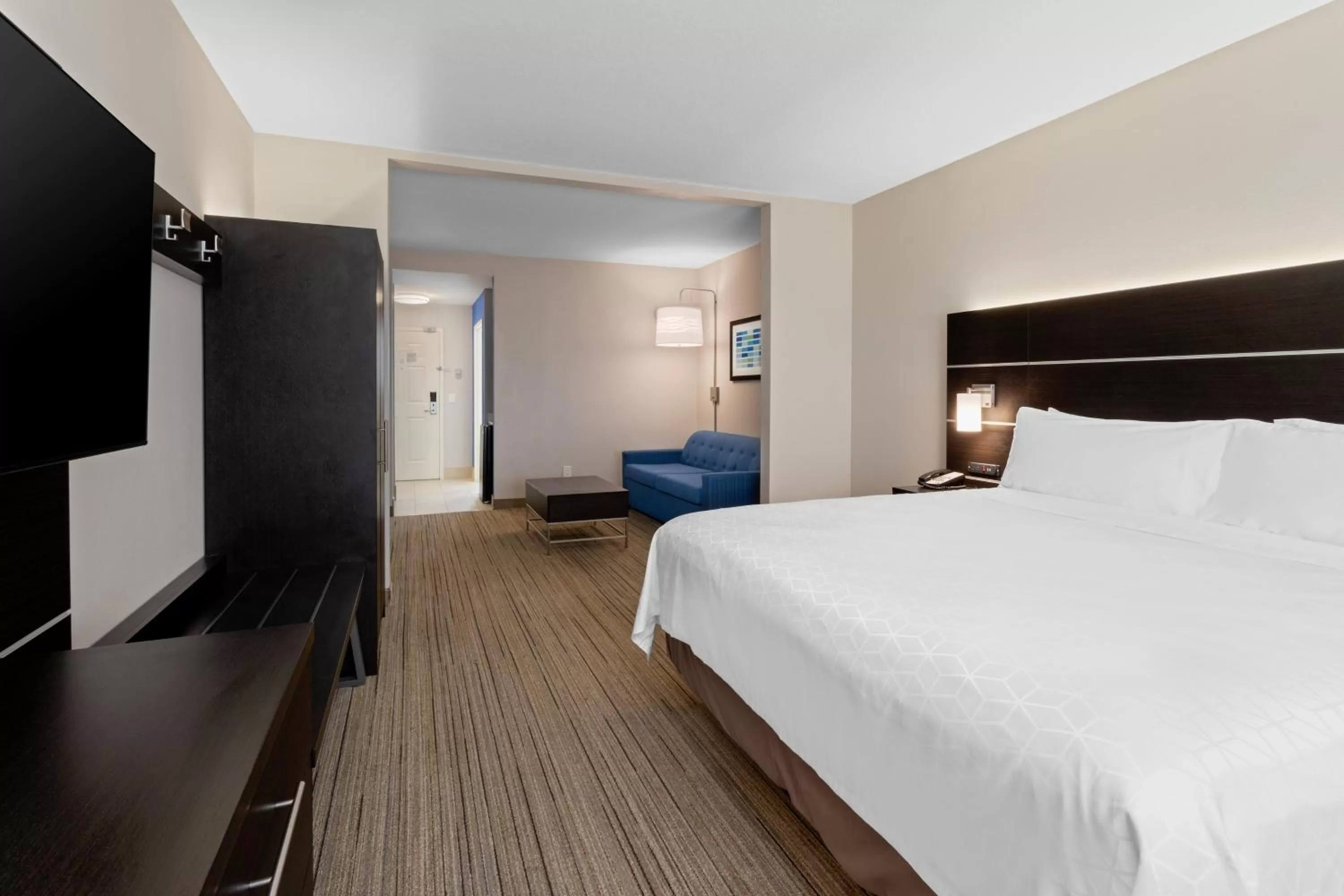 Photo of the whole room, Bed in Holiday Inn Express & Suites Lake Placid by IHG
