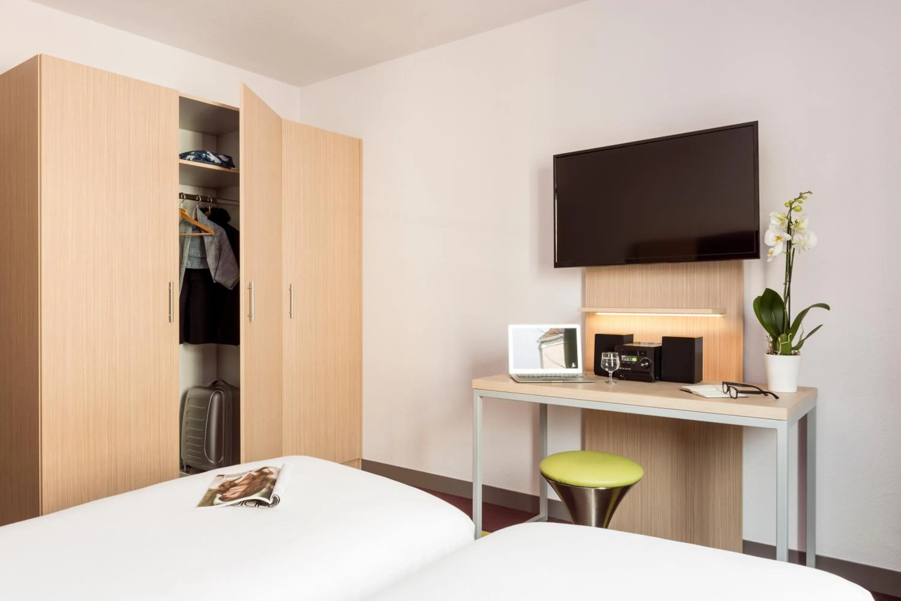 TV and multimedia, Bed in Aparthotel Adagio Paris Malakoff Chatillon