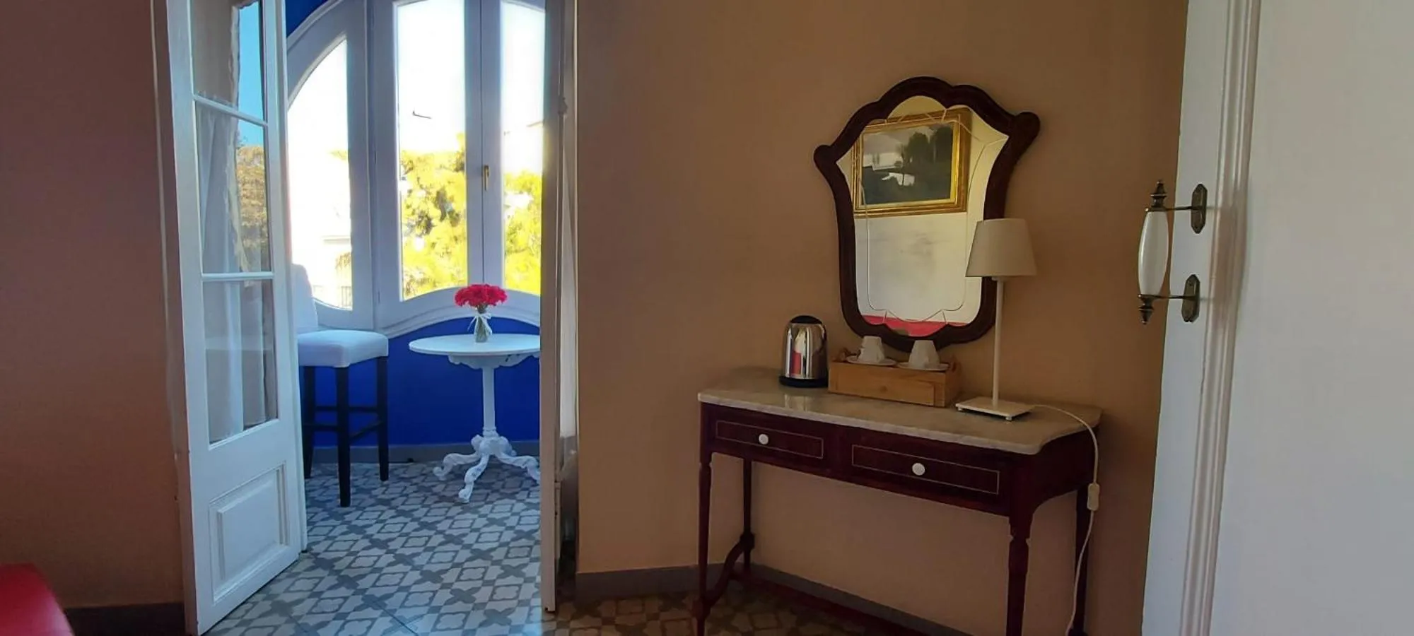 Coffee/tea facilities in Hotel Noucentista