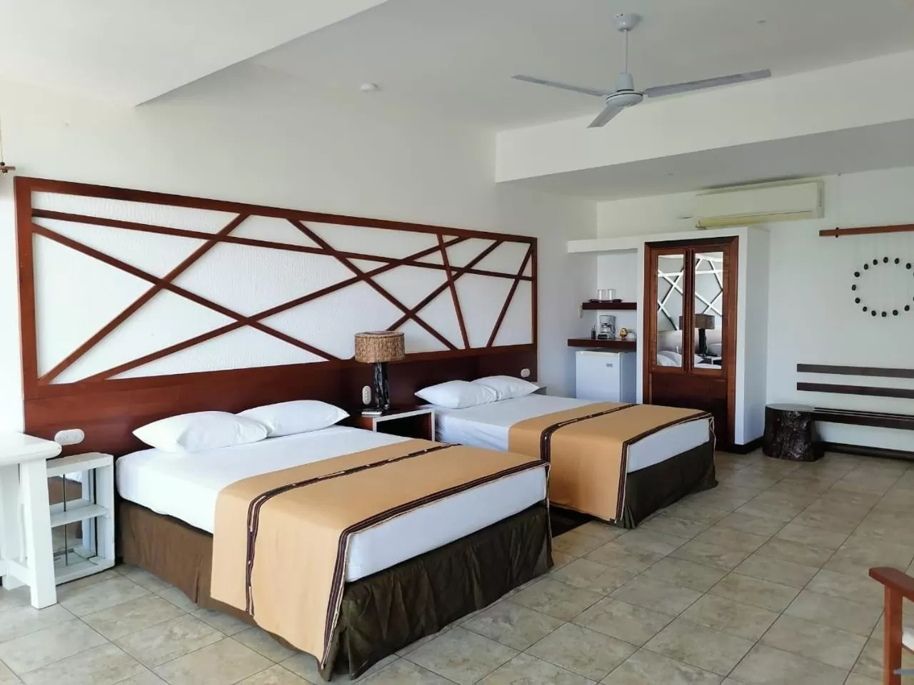Property building, Bed in Hotel Maya Internacional