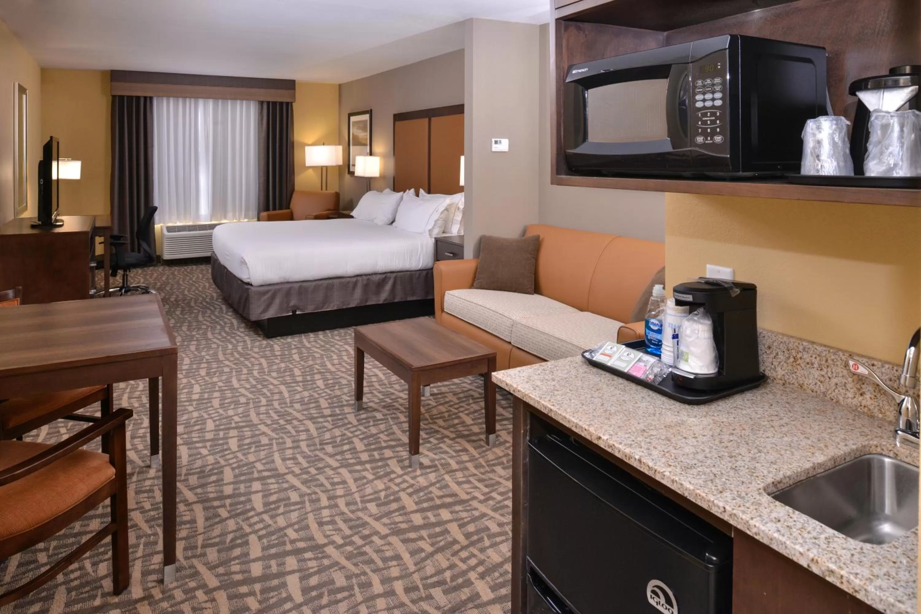Bedroom, Bed in Holiday Inn Express & Suites Page - Lake Powell Area by IHG