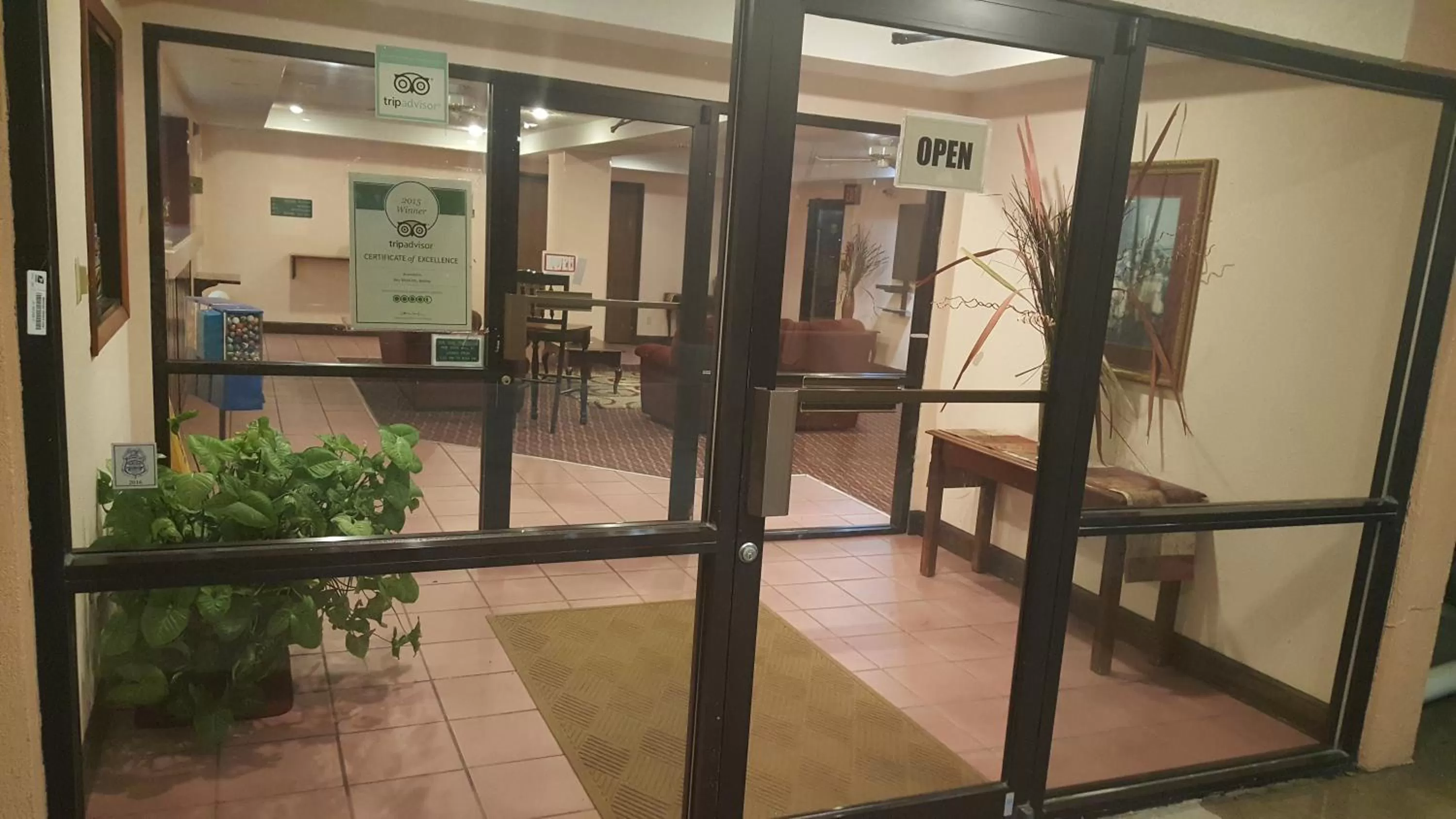 Facade/entrance in YurZzz Inn