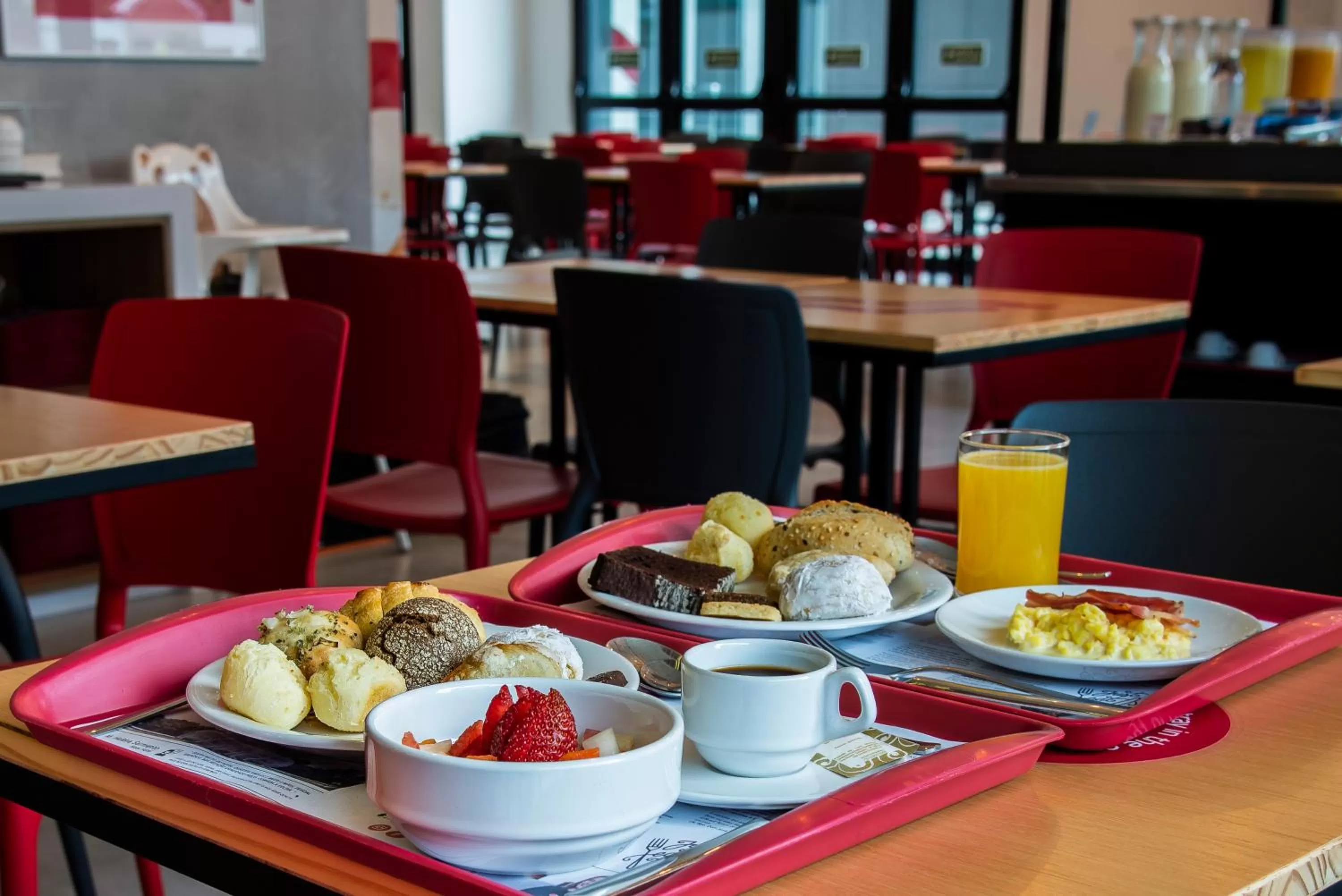 Buffet breakfast in Hotel Moov Curitiba