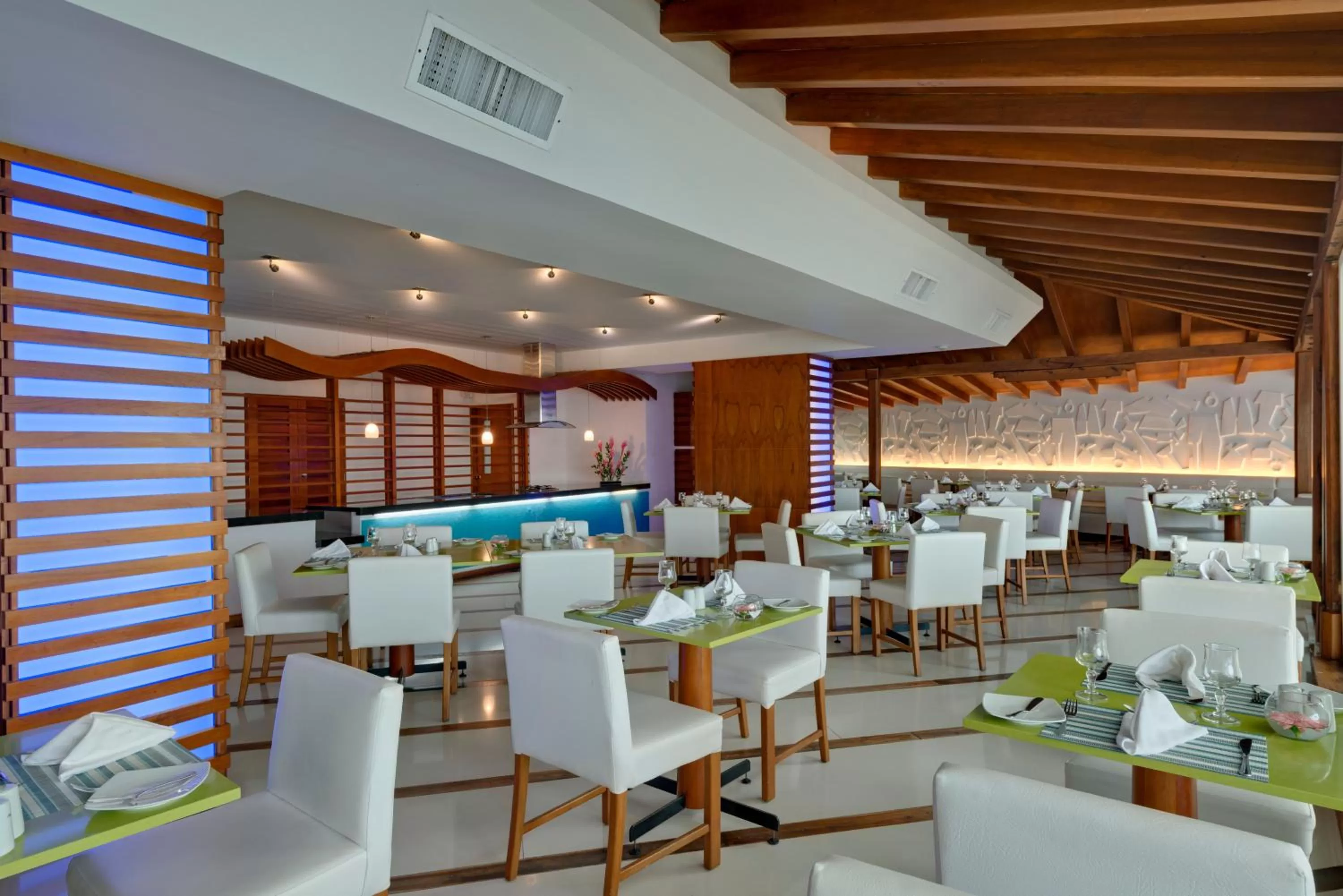 Restaurant/places to eat in Hotel Dann Cartagena