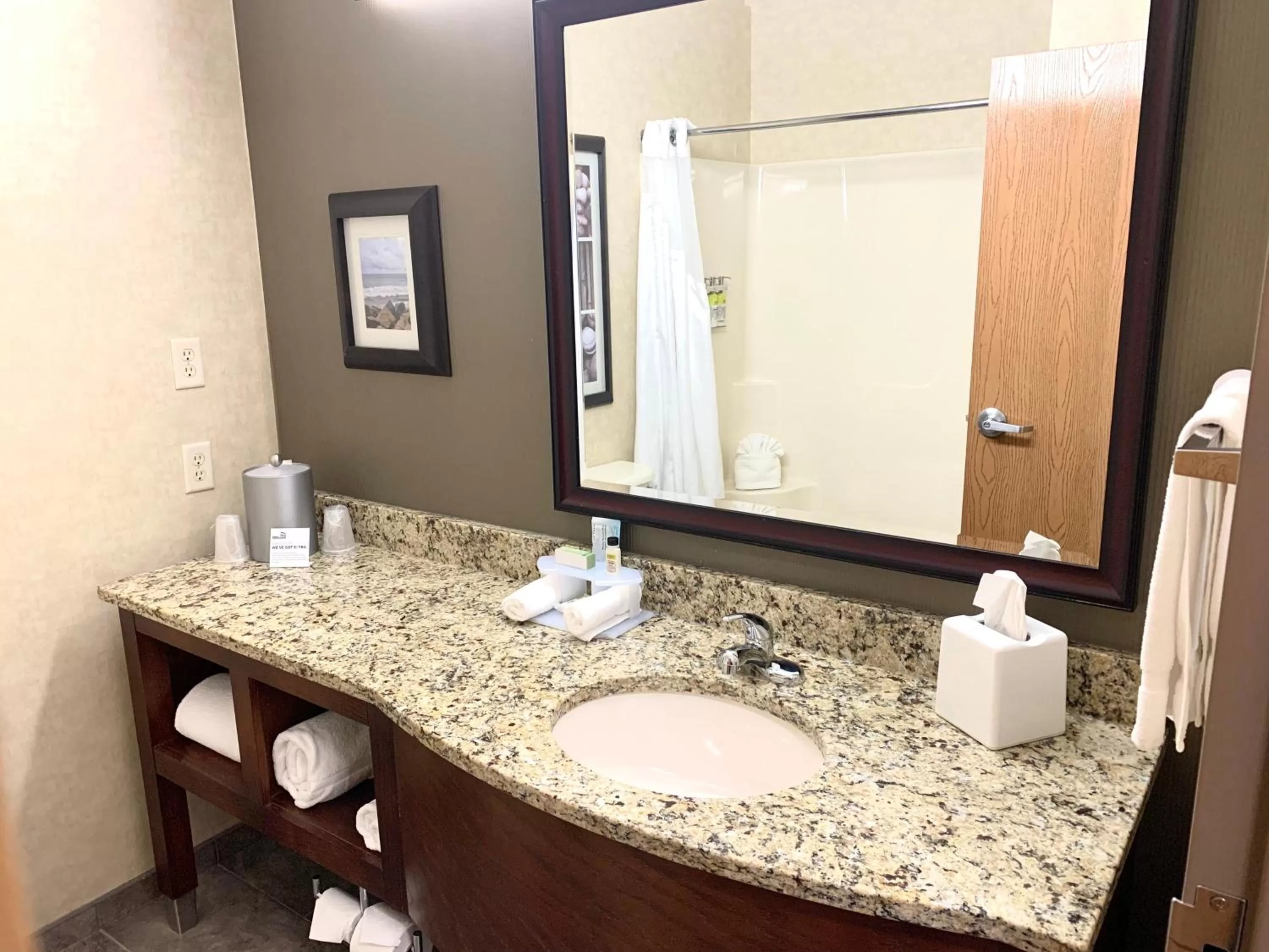 Photo of the whole room in Holiday Inn Express Holland by IHG