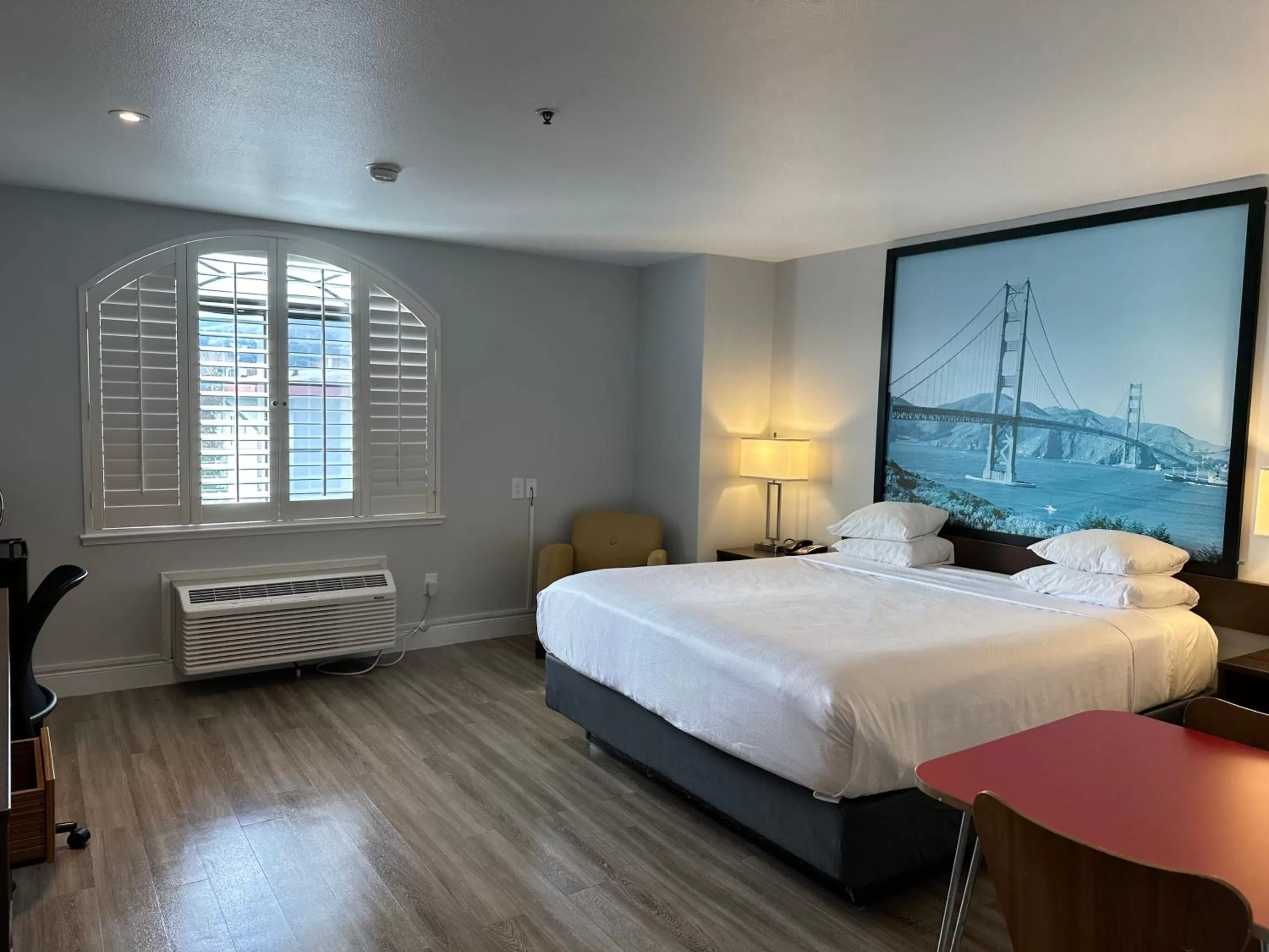 Bed in Super 8 by Wyndham San Bruno /SF Intl Arpt West