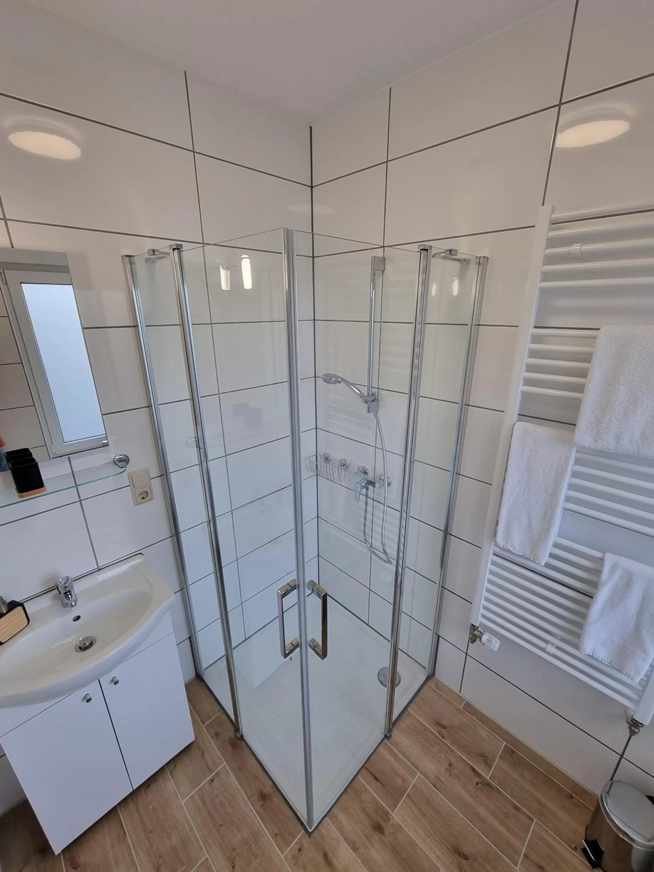 Shower in Gästehaus Grunewald Bed & Breakfast