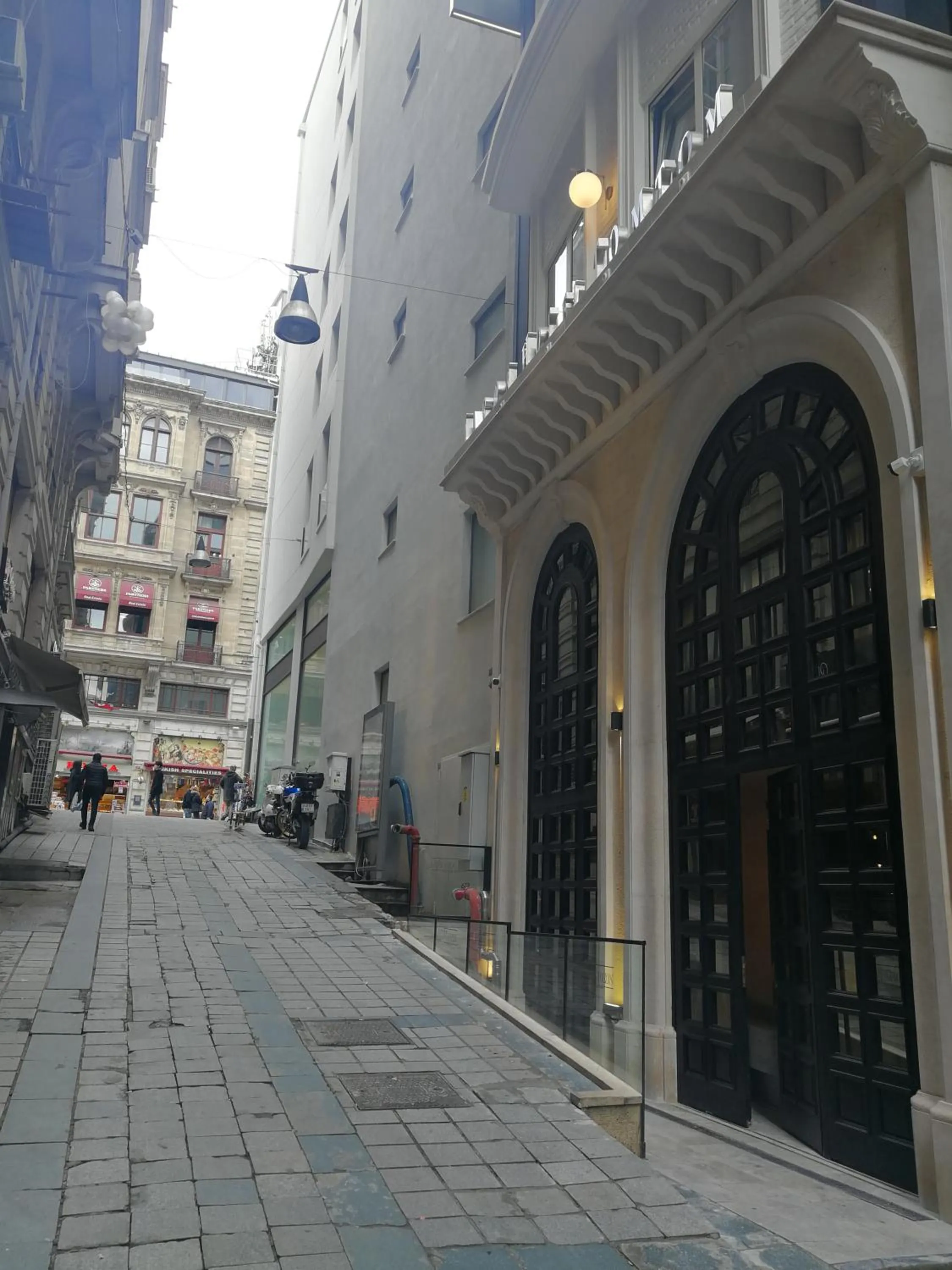 Neighbourhood in Maroon Tomtom