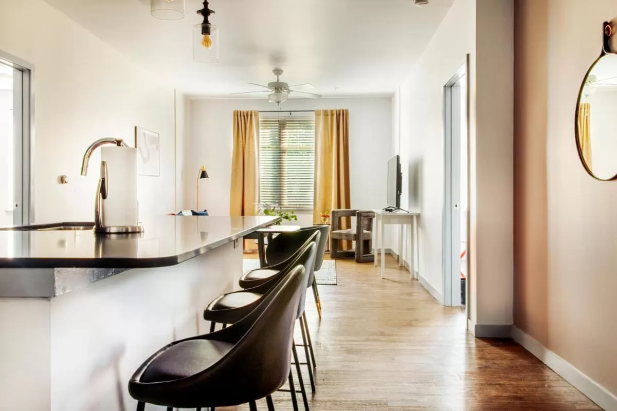 Kitchen or kitchenette in Placemakr Music Row - Vanderbilt