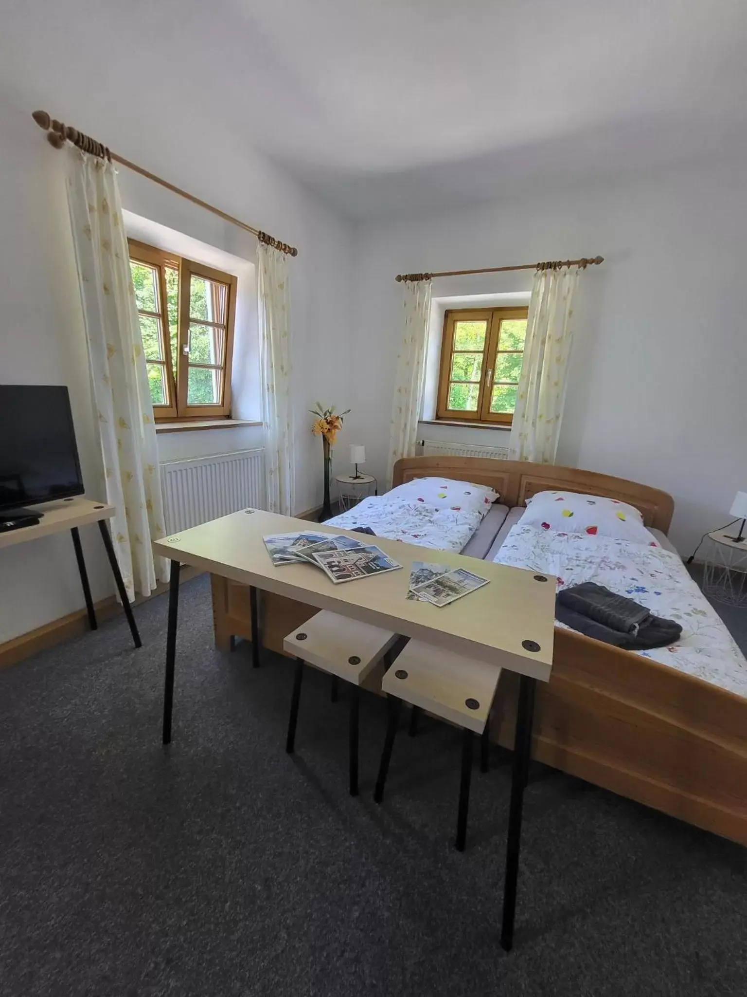 Double Room with Private External Bathroom in Gasthaus Staufenbrücke Double Room with Private External Bathroom in Gasthaus Staufenbrücke