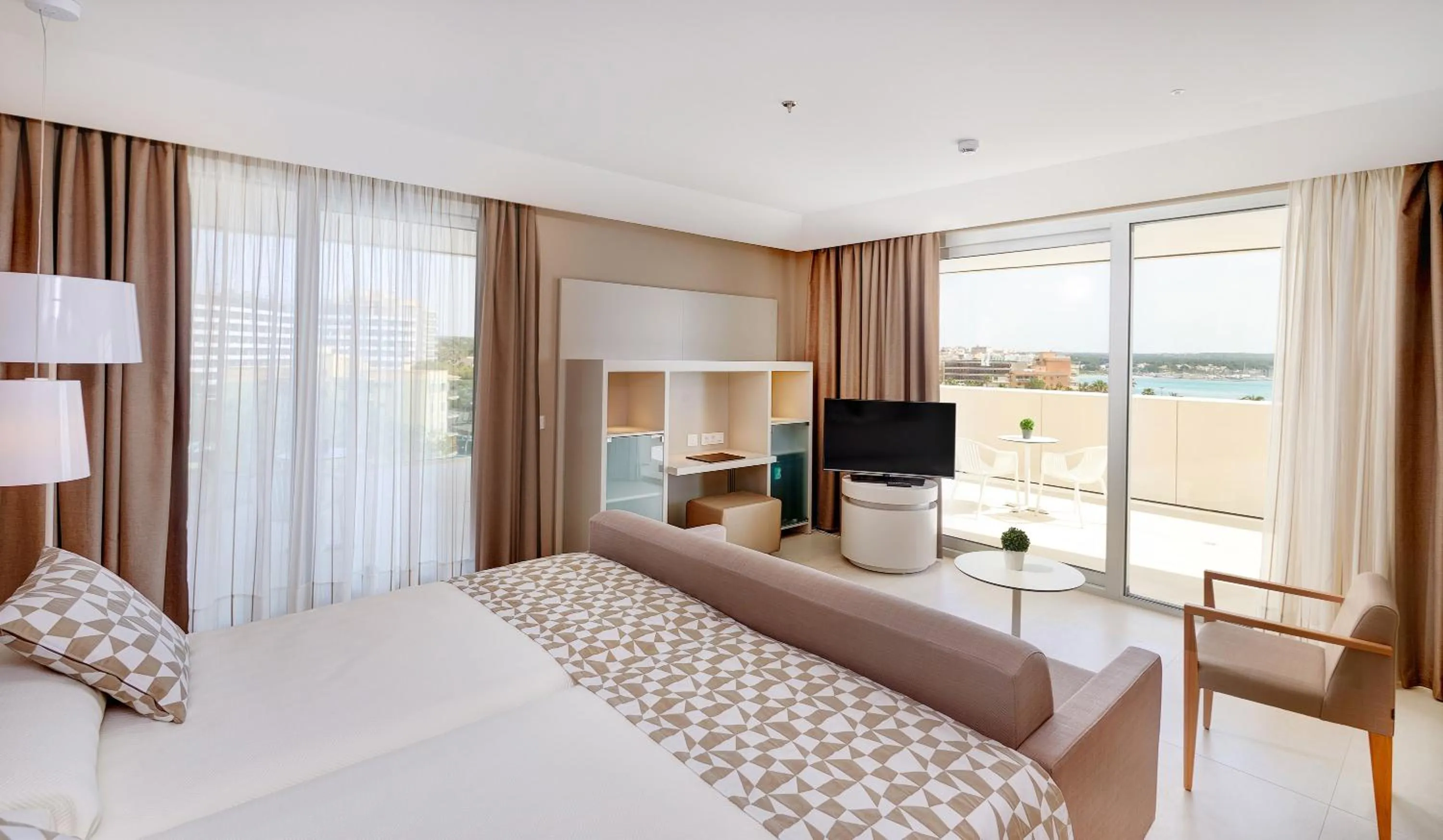 Bed in Hipotels Gran Playa de Palma