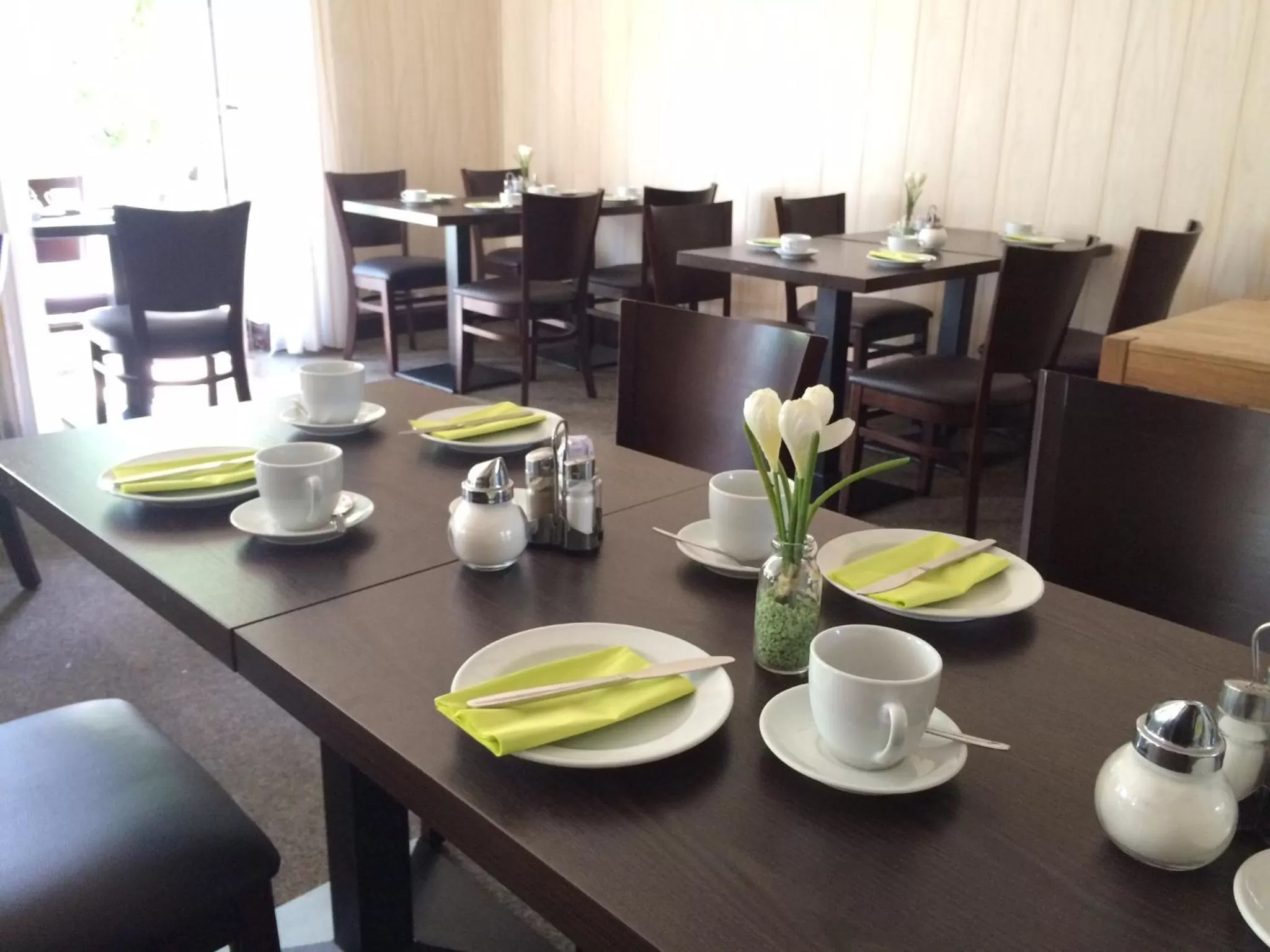 Restaurant/places to eat in Hotel Imperial