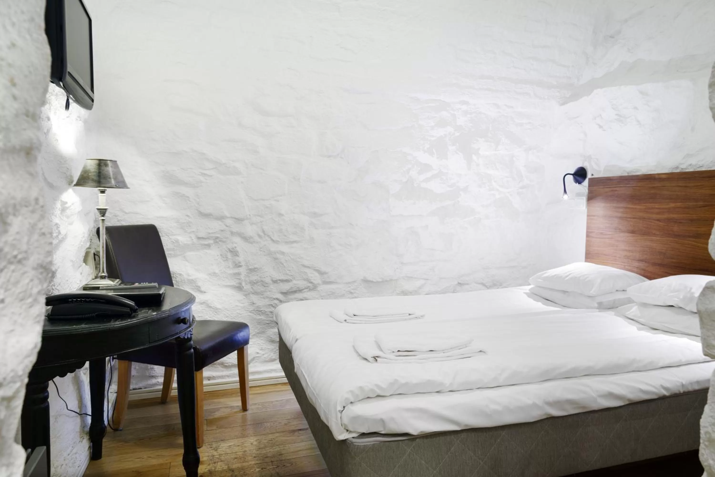 Bedroom, Bed in Rex Petit