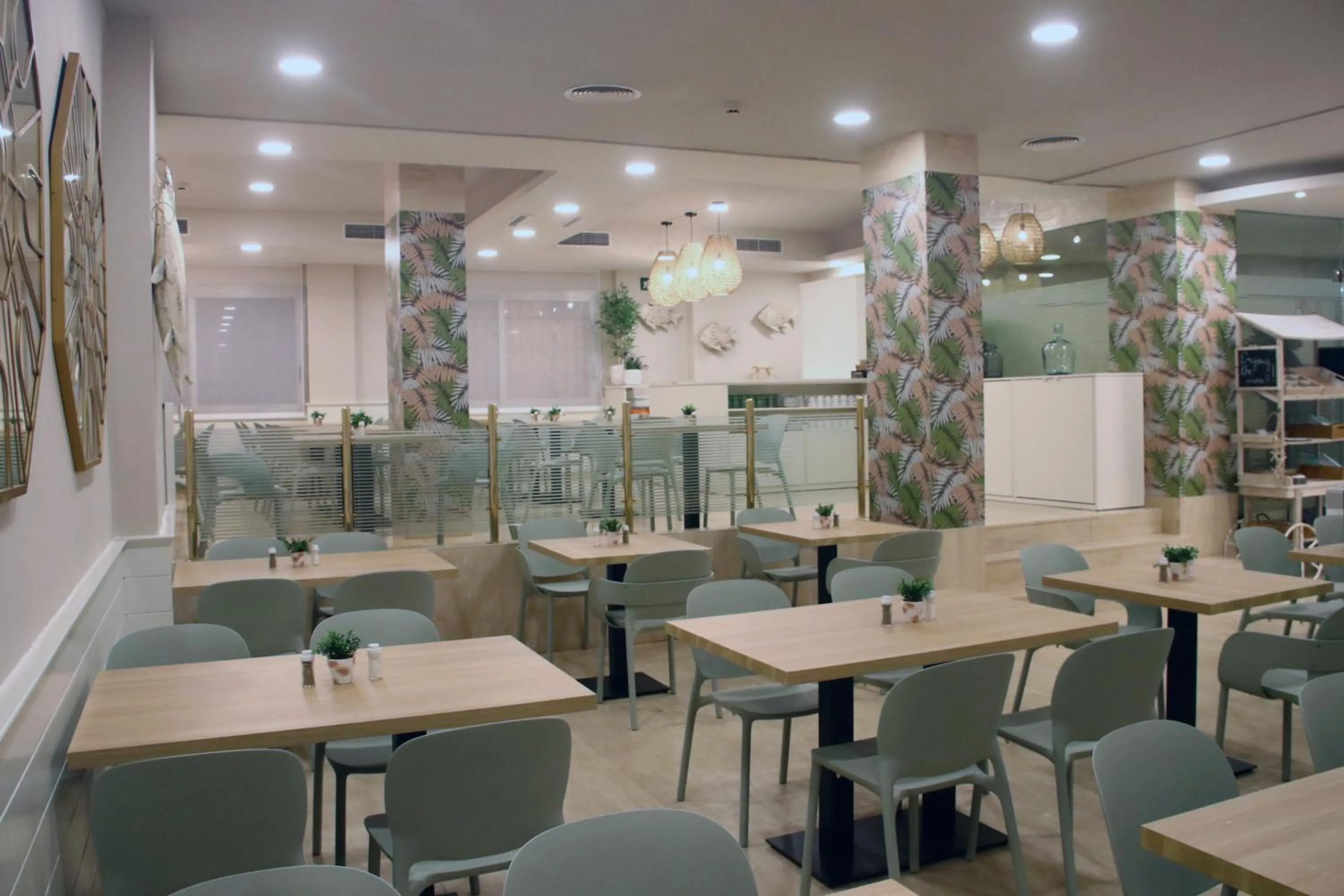 Restaurant/places to eat in Hotel Miramar