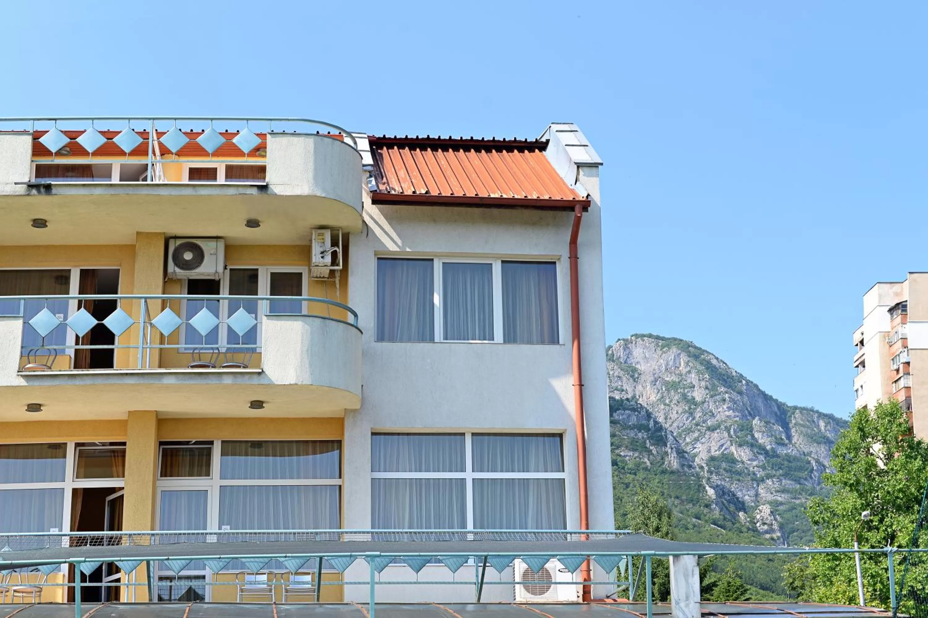 Facade/entrance in Family Art-Hotel Zora