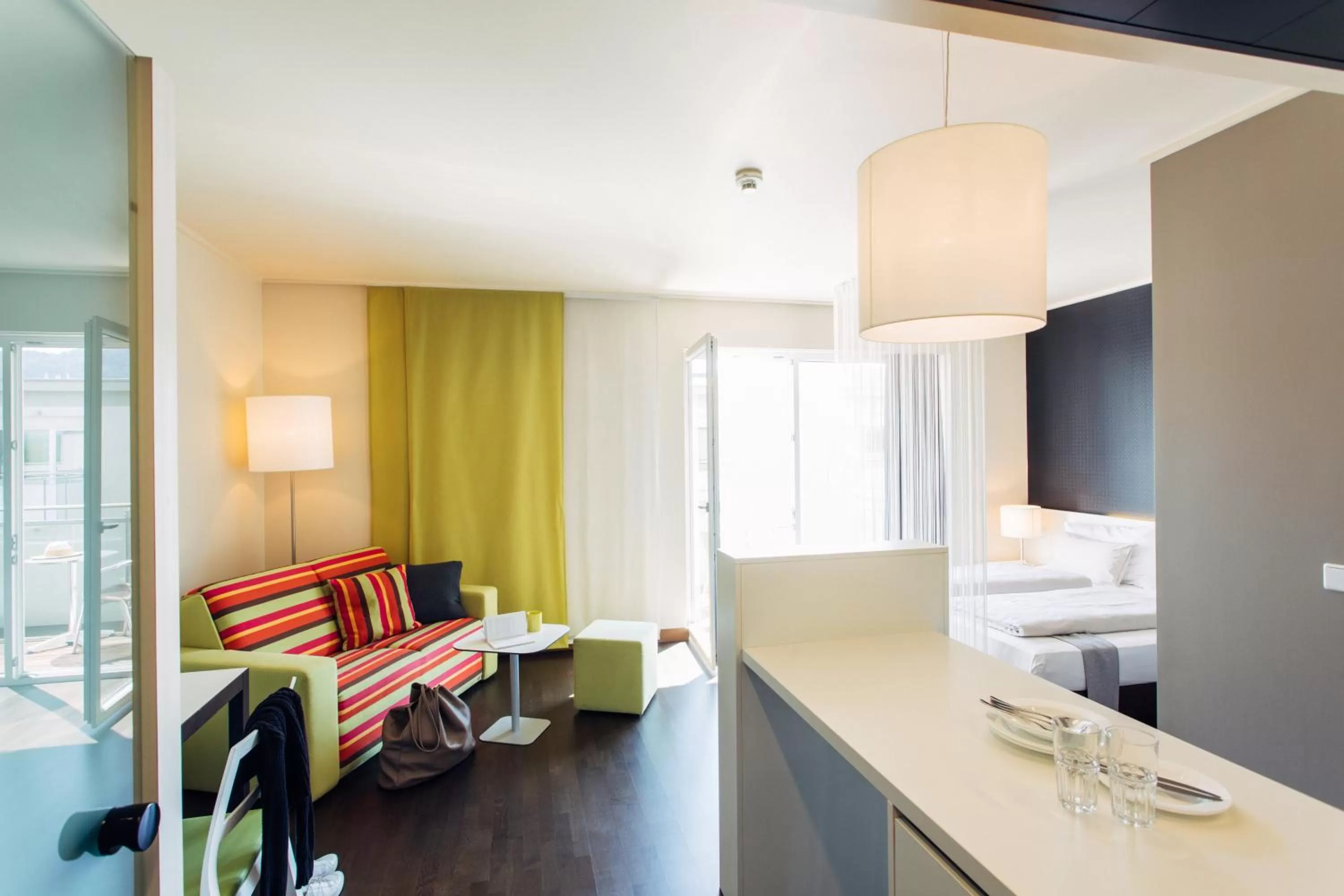 Kitchen or kitchenette in harry's home Linz-Urfahr hotel & apartments