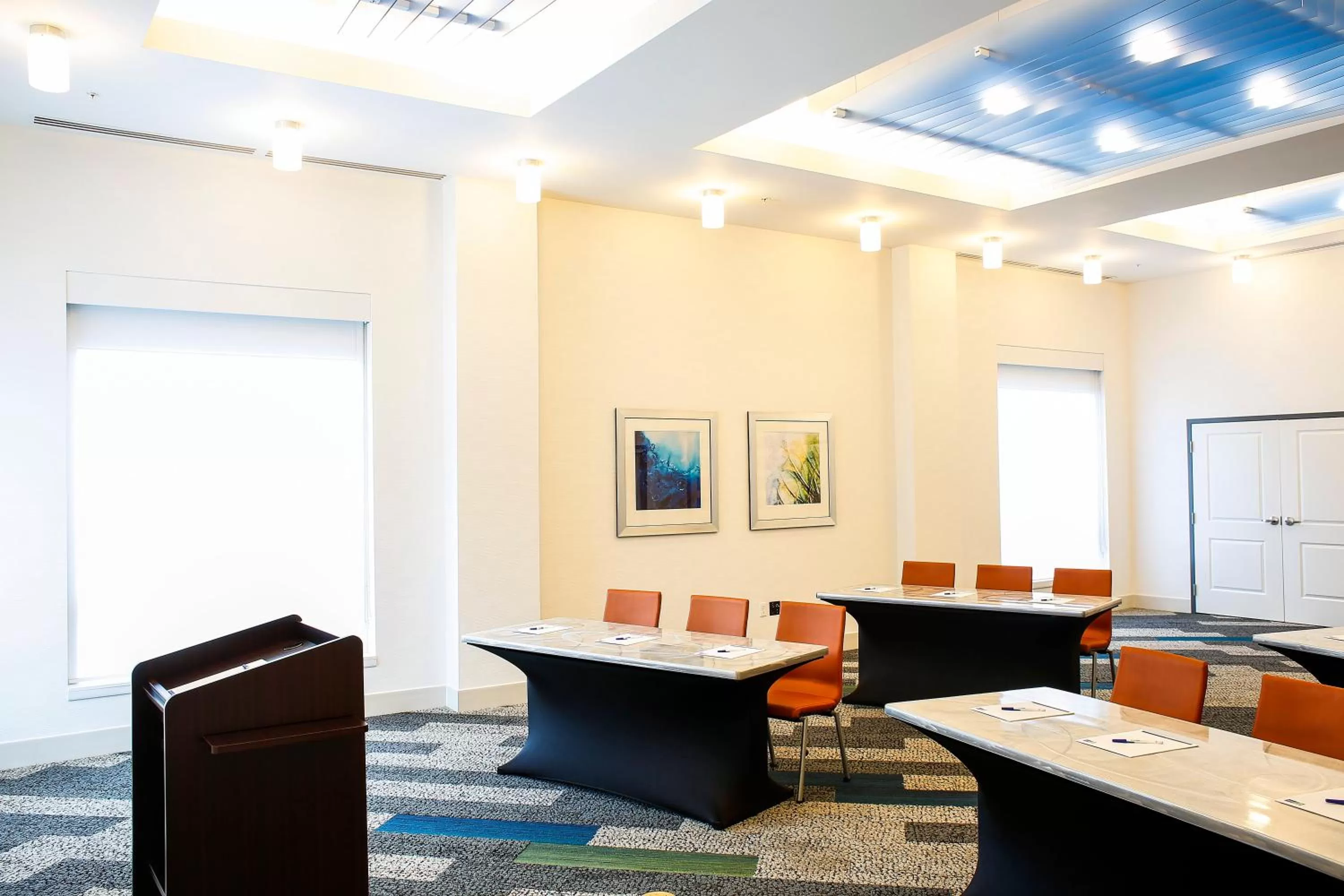 Meeting/conference room in Holiday Inn Express & Suites Downtown Louisville by IHG