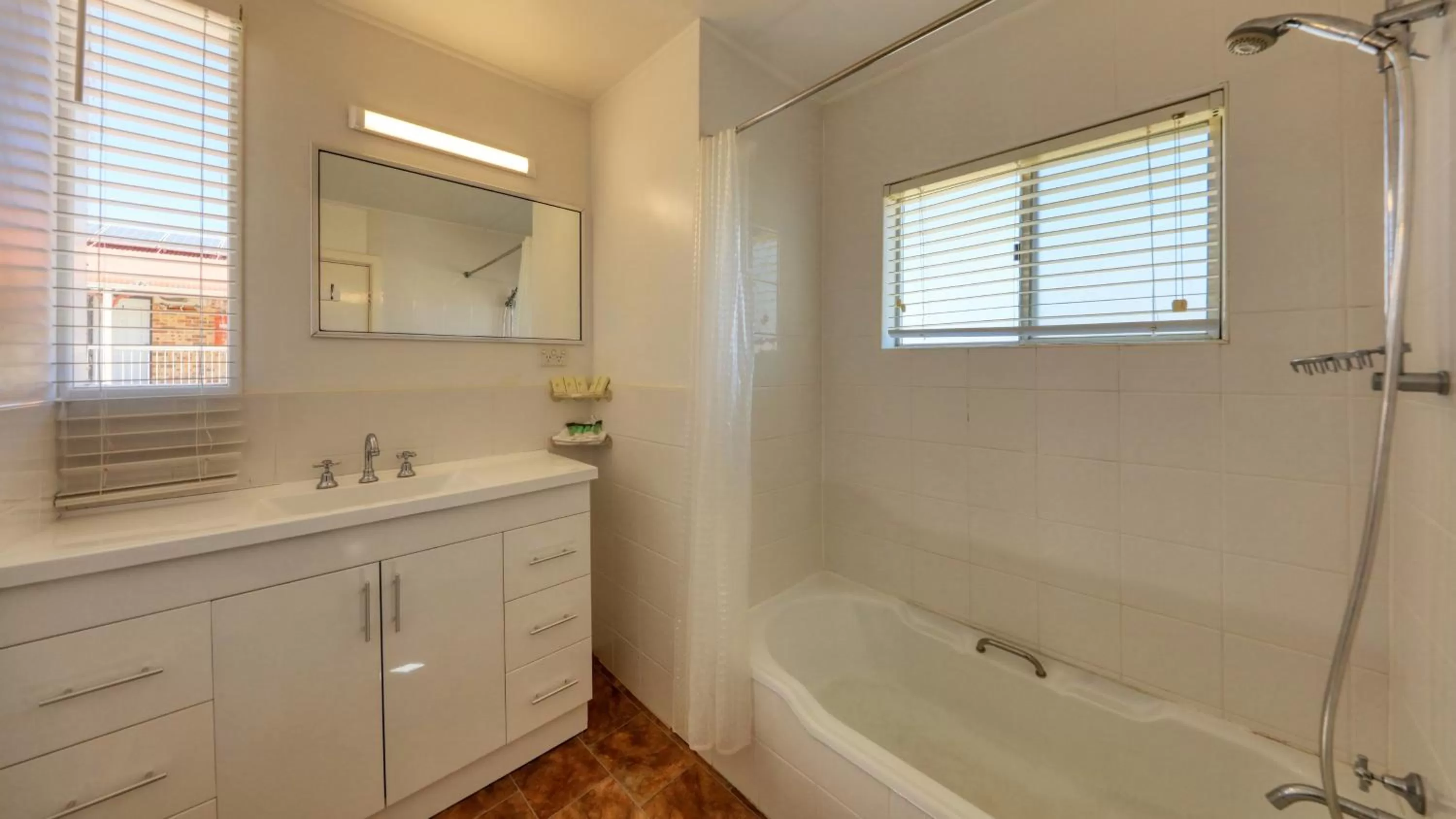 Bathroom in Canowindra Riverview Motel