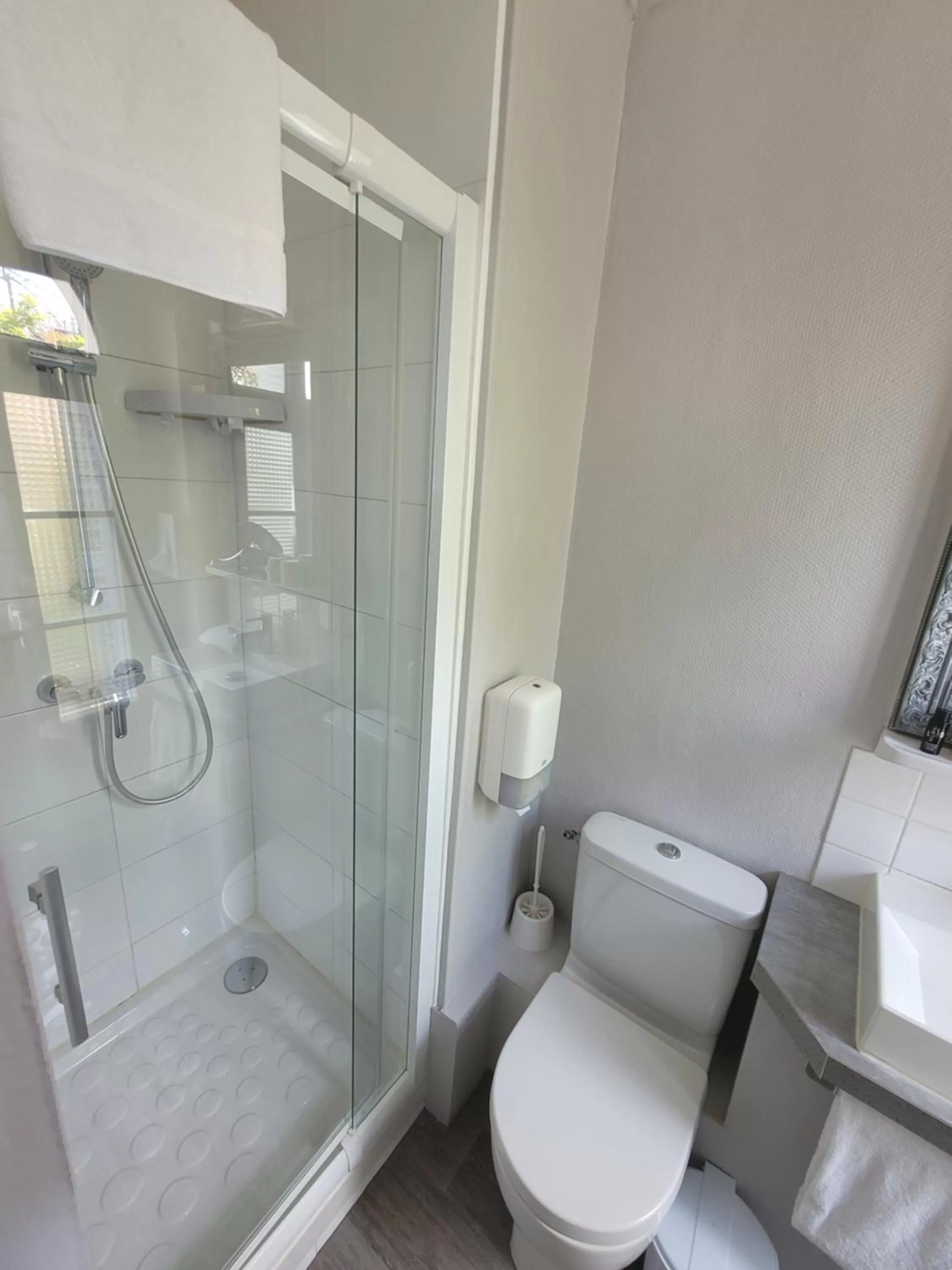 Shower, Bathroom in Hôtel Céline - Hôtel de la Gare