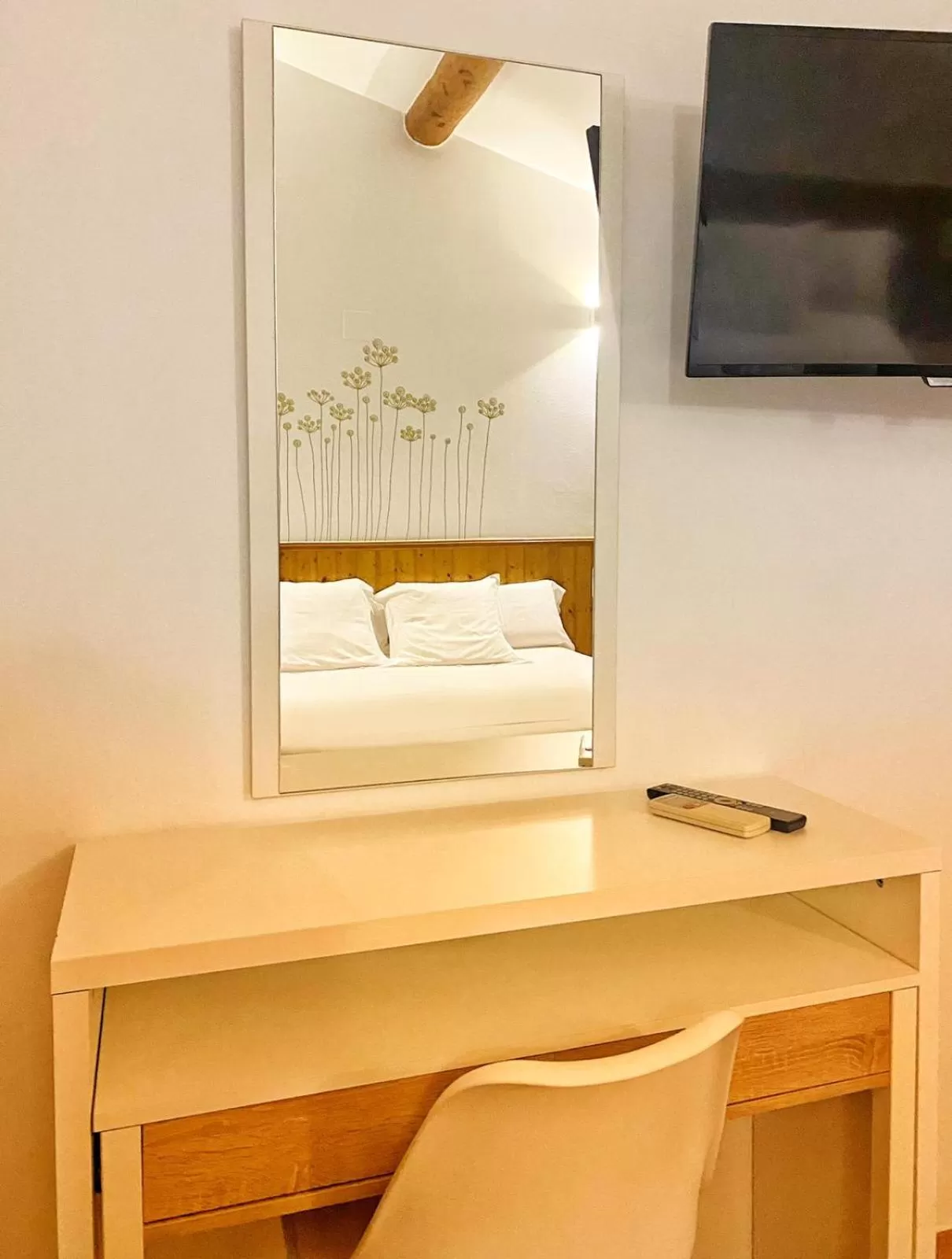 Bedroom, Bed in Delta Hotel