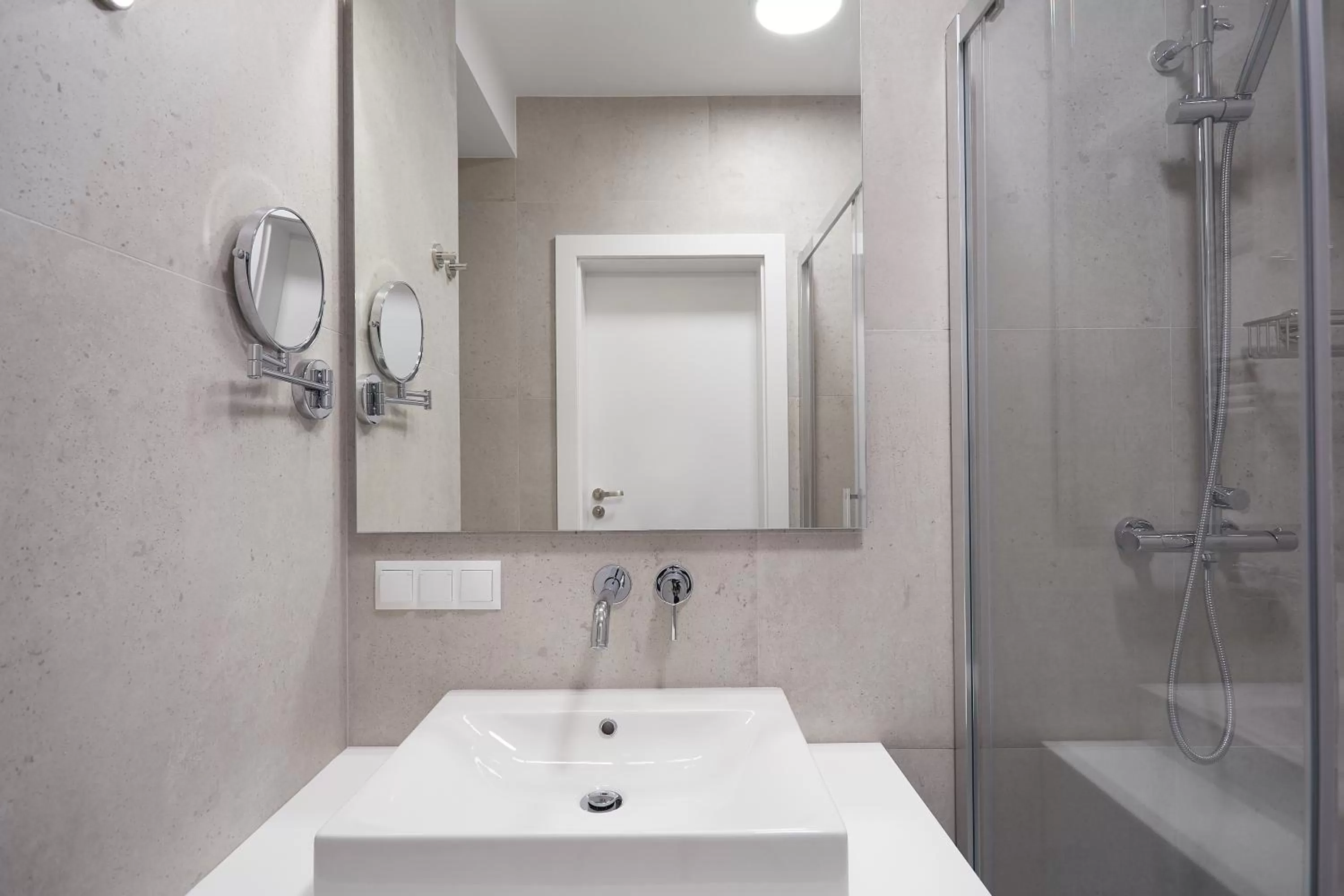 Shower in RAJSKA 3 by PI Apartments