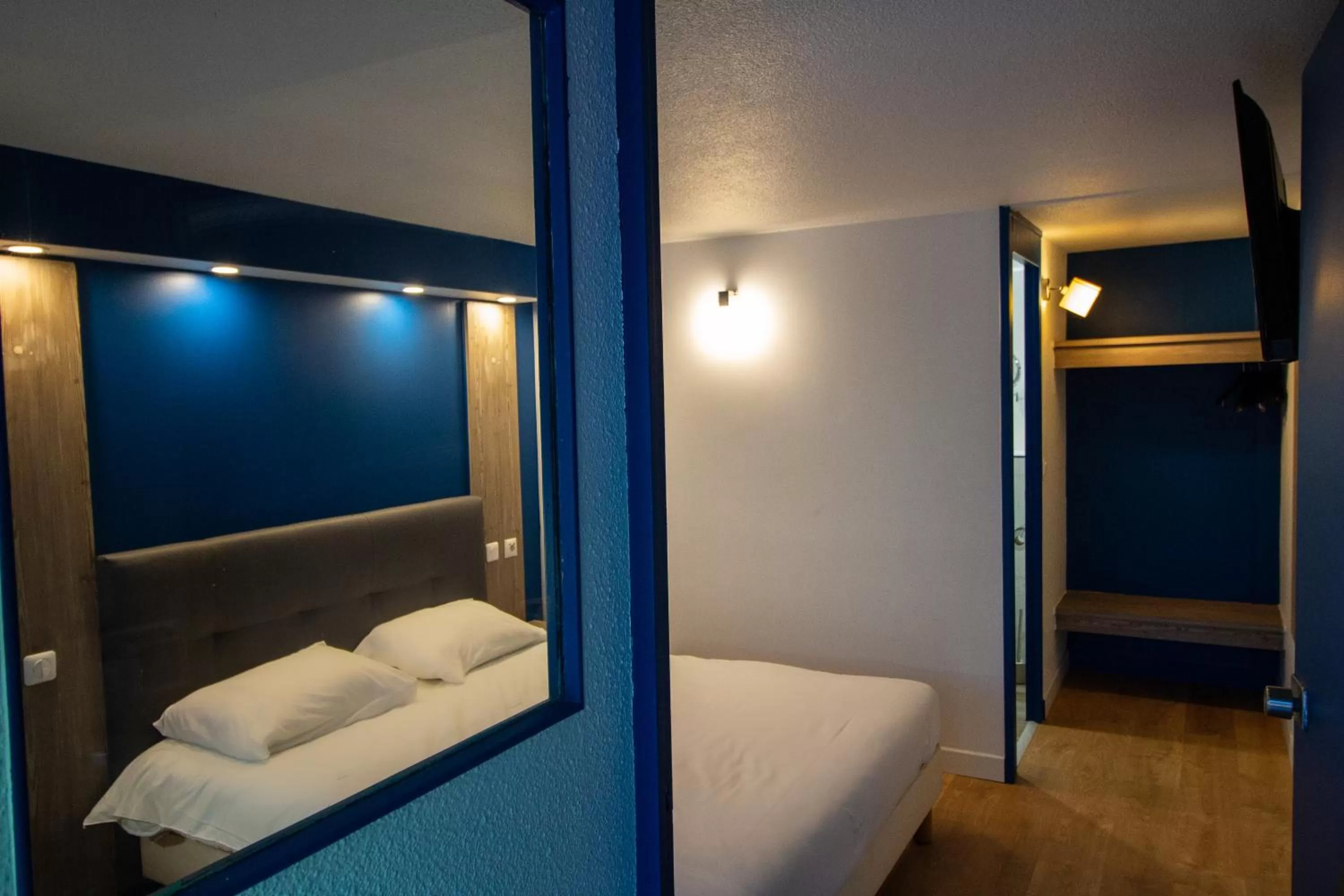 Bed in Hotel RBX - Roubaix Centre