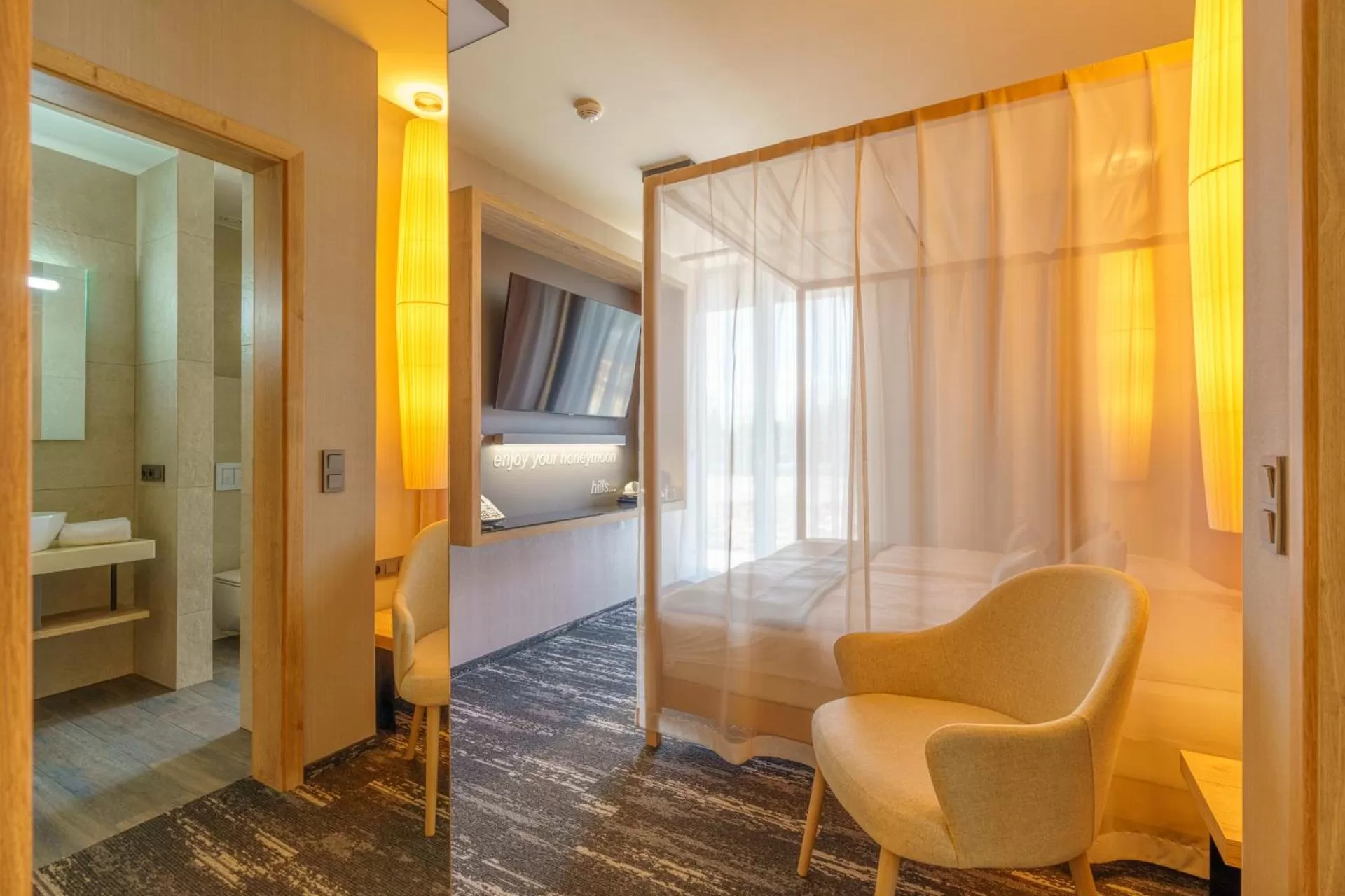 Bathroom, Bed in Hotel Hills