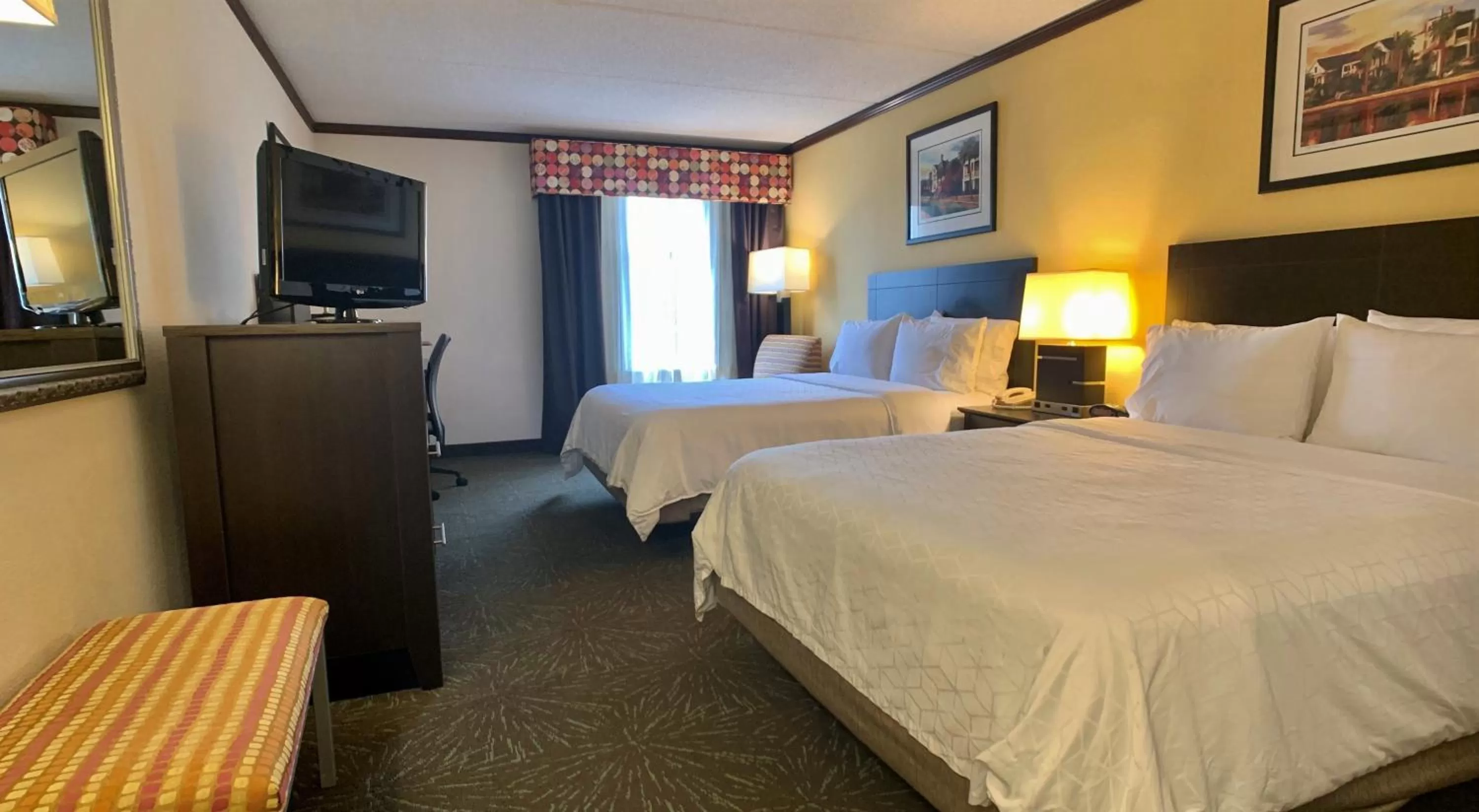 Photo of the whole room, Bed in Holiday Inn Express Hotel & Suites Charleston - Northwoods by IHG