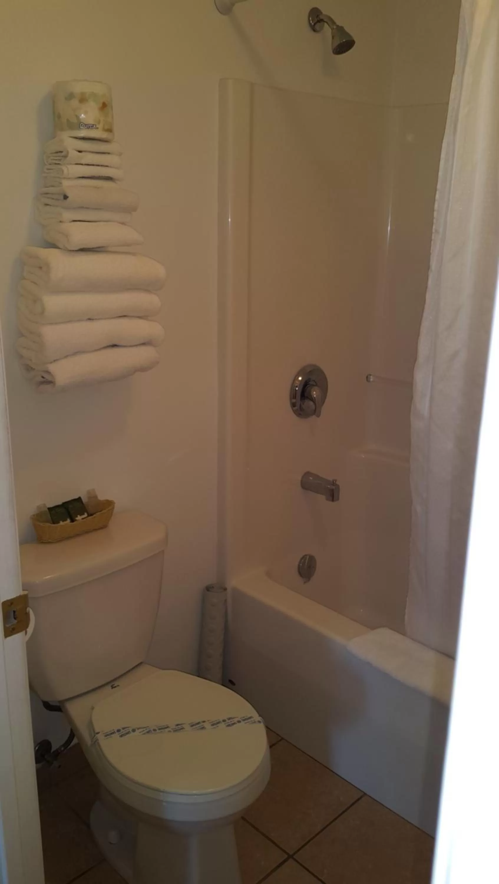 Bathroom in Cactus Tree Inn