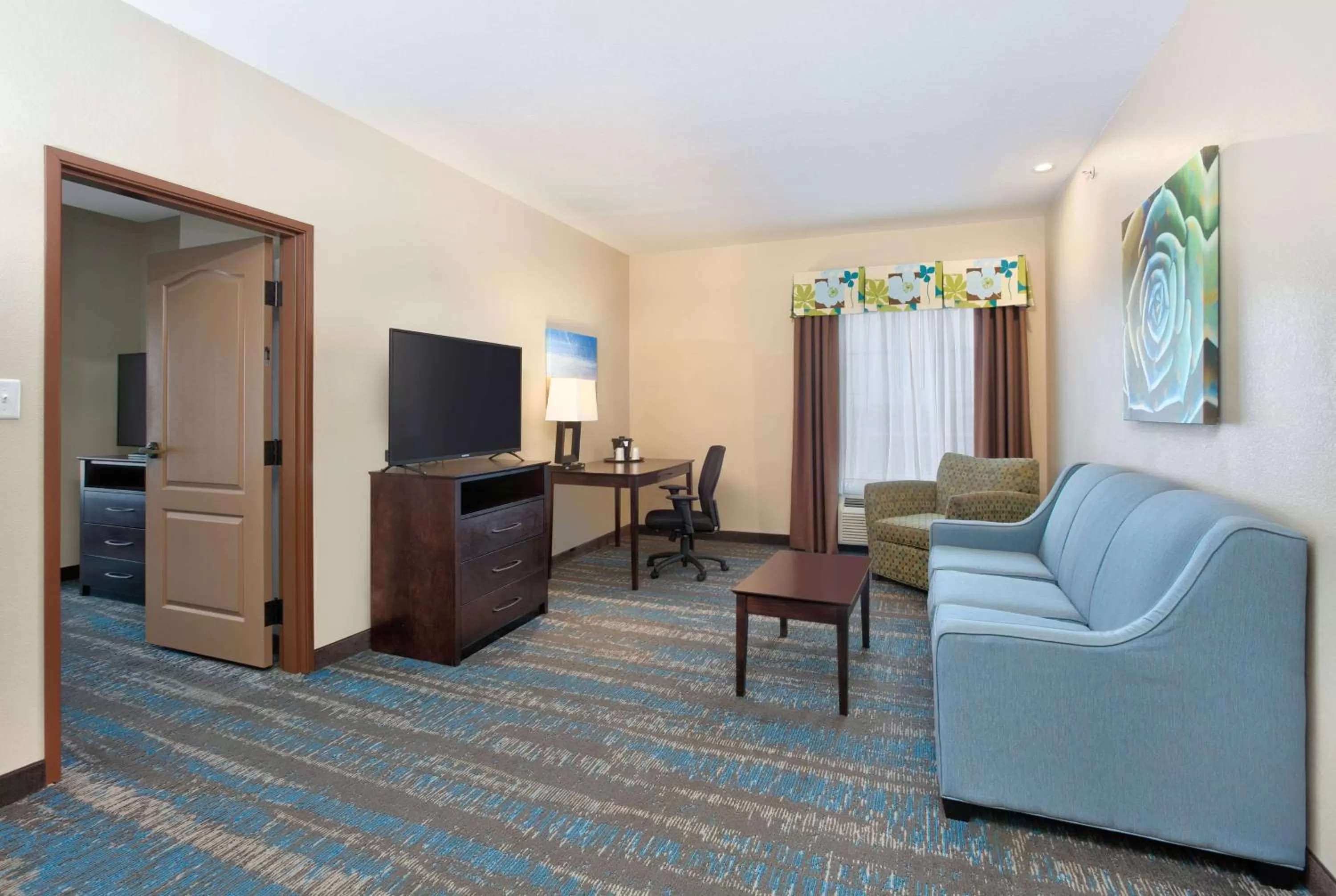 Bed in La Quinta by Wyndham Dallas Grand Prairie South